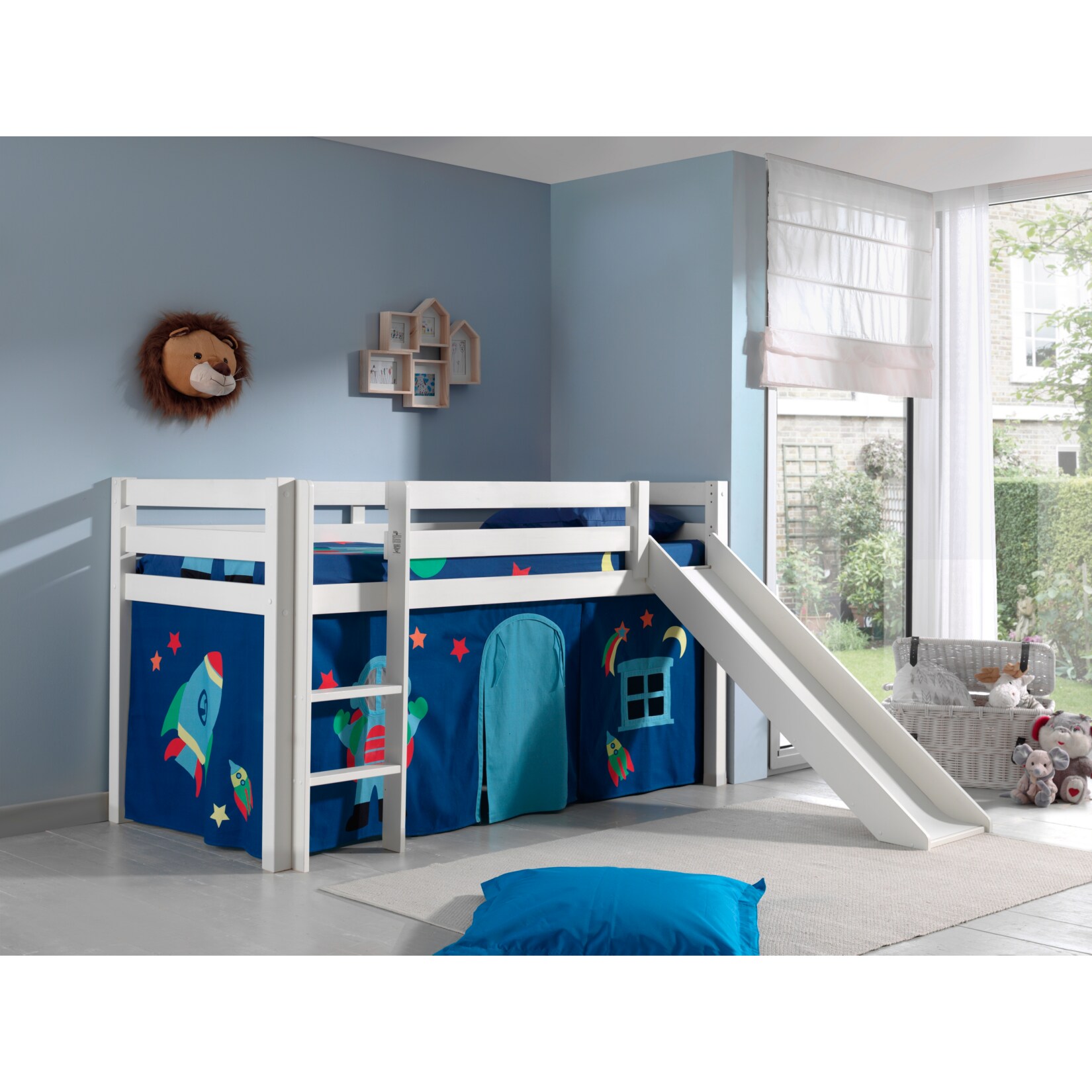 Vipack Spielbett Pino inkl. Rutsche, Kiefer massiv wei&szlig; mit Vorhang - Dessin Astro 