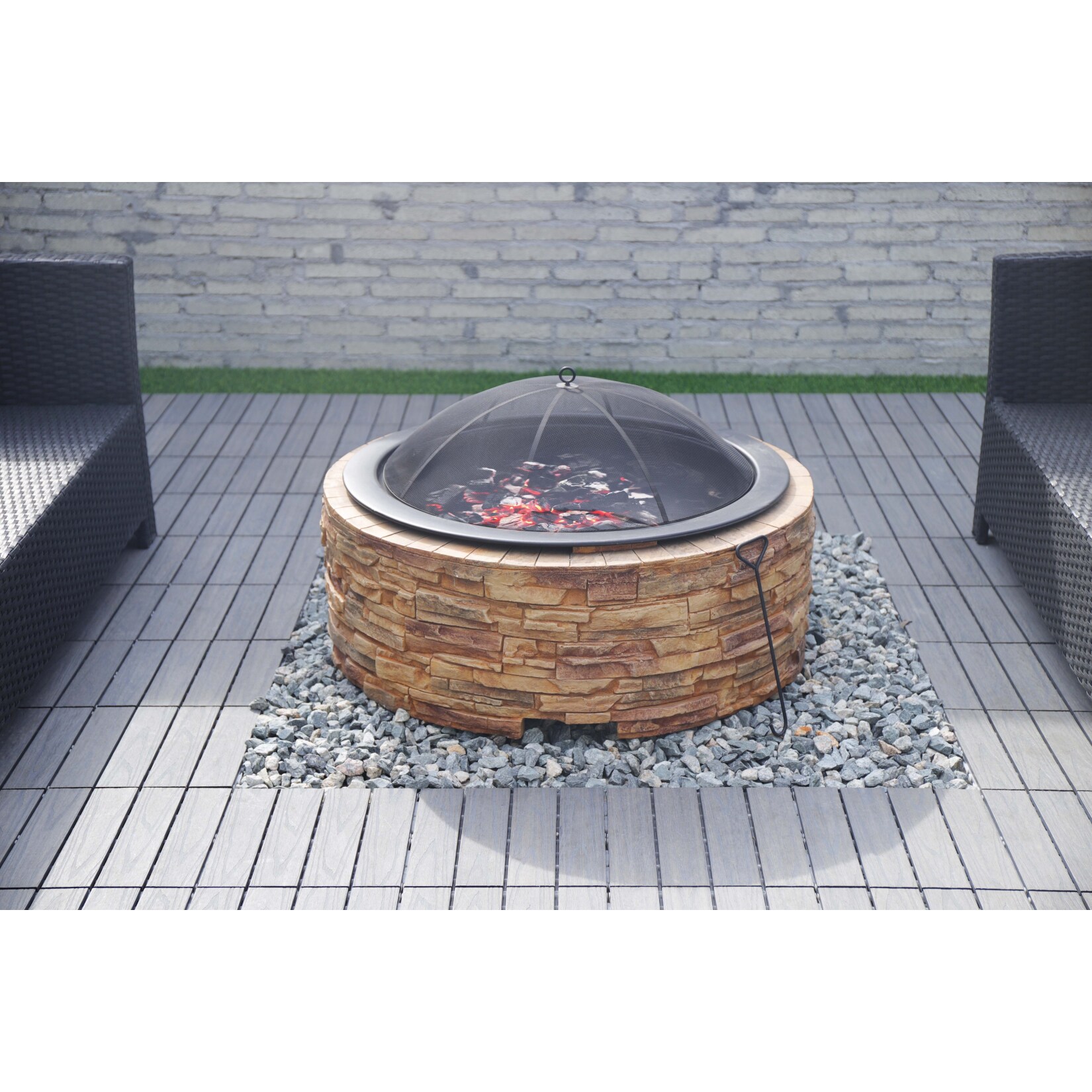 Feuerstelle Steinoptik mit Abfanggitter