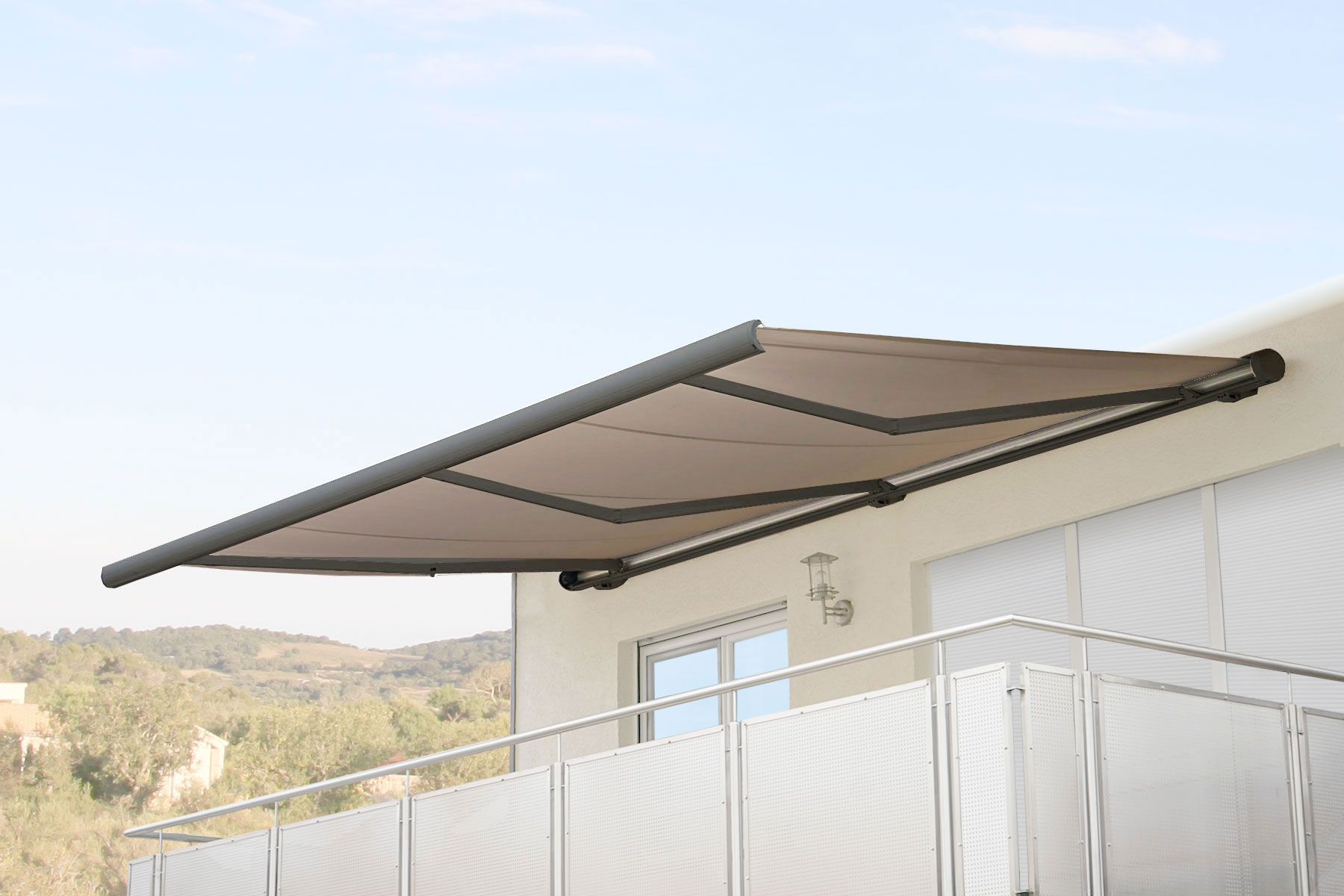 Elektrische Kassettenmarkise MCW-H27, Markise Vollkassette 6x3m ~ Polyester sand, Rahmen grau 