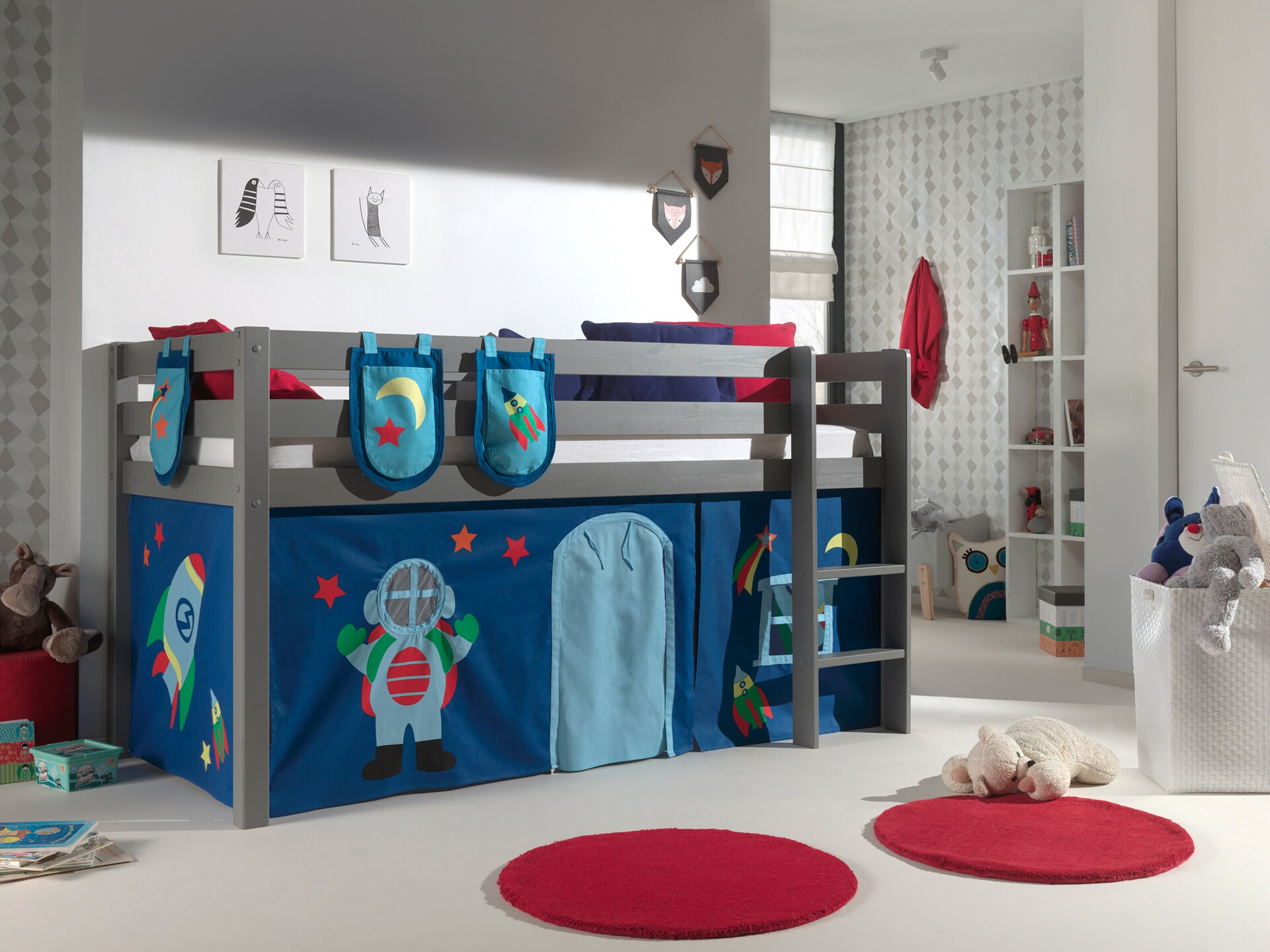 Spielbett Pino mit Textilset Vorhang und 3 Taschen versch. Designs 