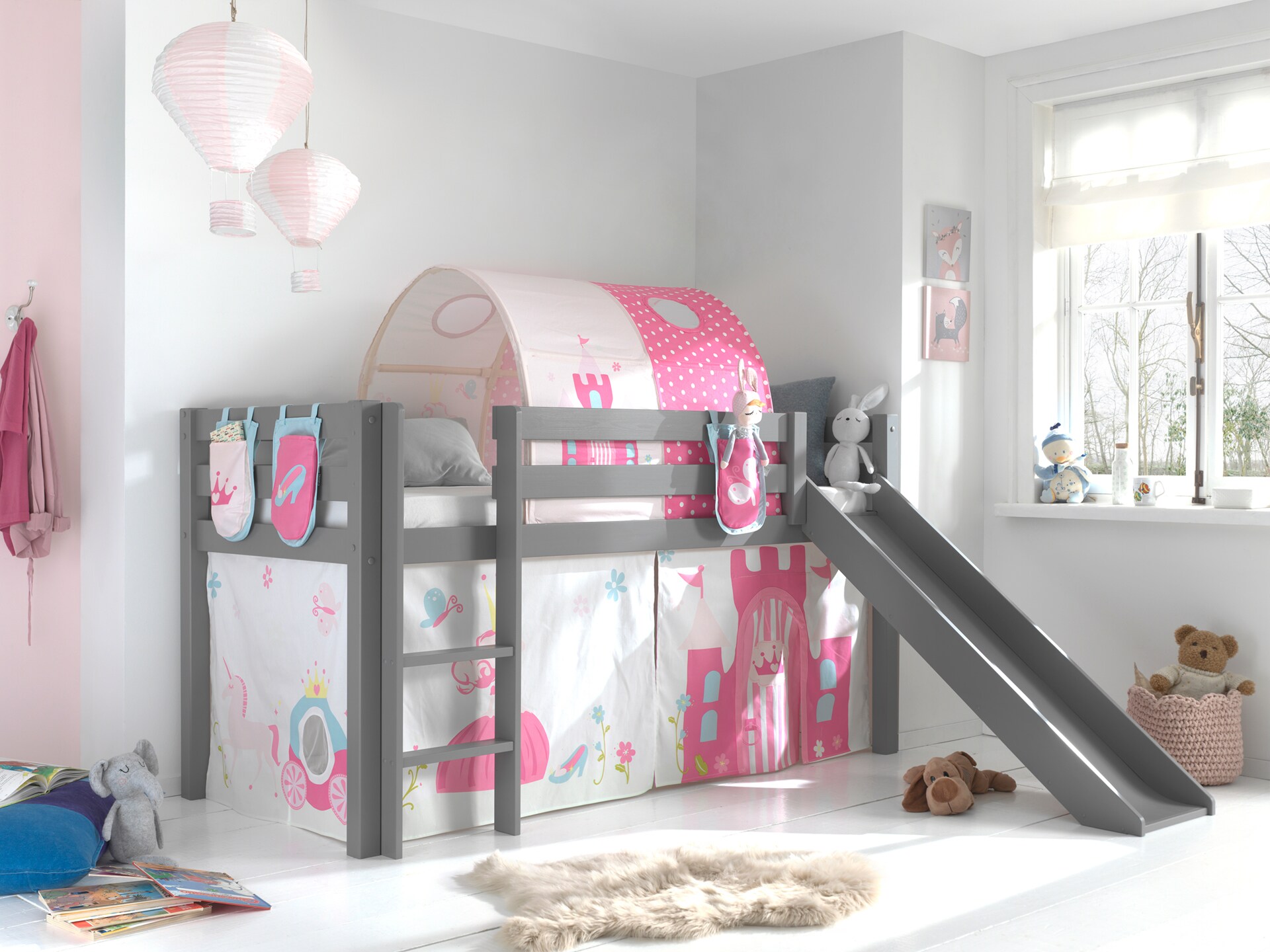 Spielbett Pino inkl. Rutsche mit Textilset Vorhang, Tunnel und 3 Taschen versch. Designs 