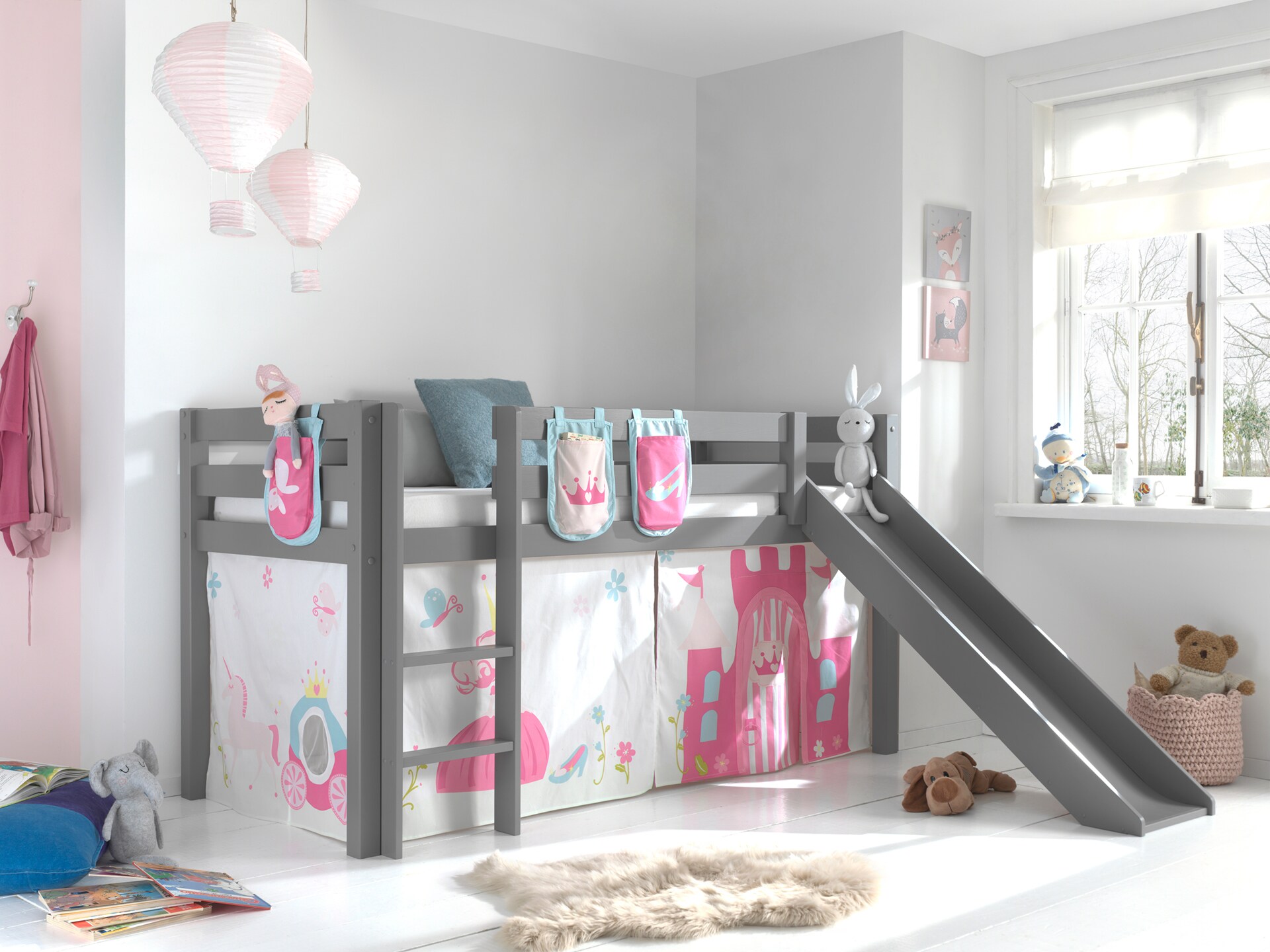 Spielbett Pino inkl. Rutsche mit Textilset Vorhang und 3 Taschen versch. Designs 