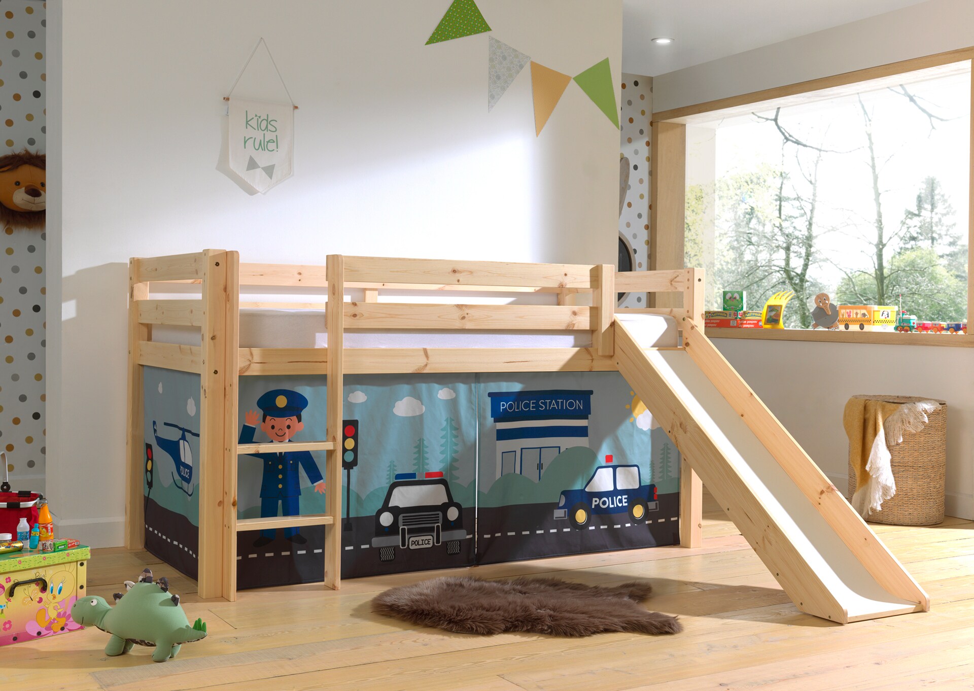 Halbhohes Bett PINO, mit Rutsche und Textilset "Police", Ausf. Kiefer massiv versch. Farben 