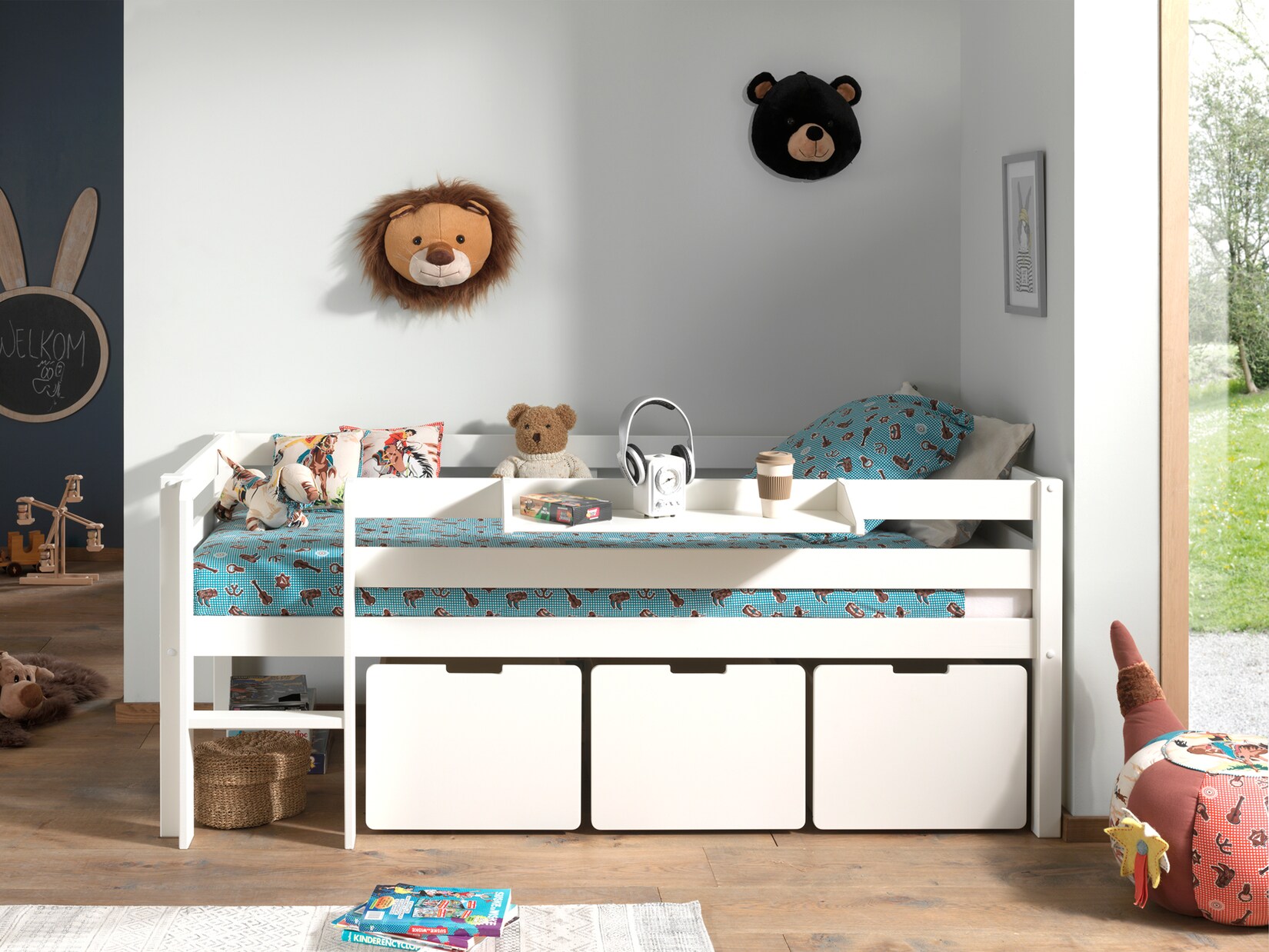Kojen-Spielbett mit Liegefläche 90 x 200 cm, inkl. Leiter, Regal, Rolllattenrost und 3 Schubkästen, Kiefer und MDF weiß lackiert