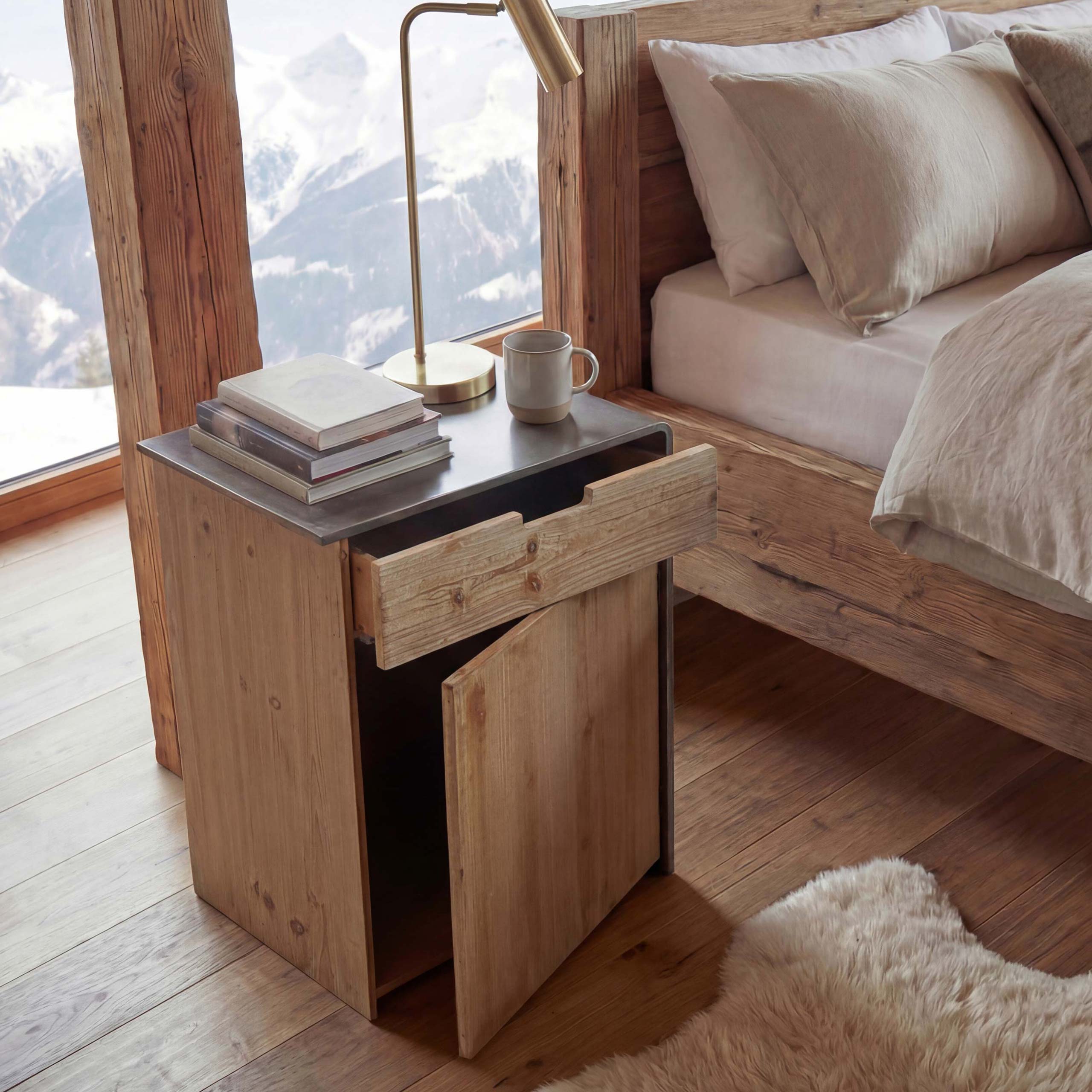 Kommode MCW-L76, Nachttisch Beistelltisch, Industrial Massives-Holz MVG-zertifiziert 60x50x40cm, natur mit Metall-Optik 