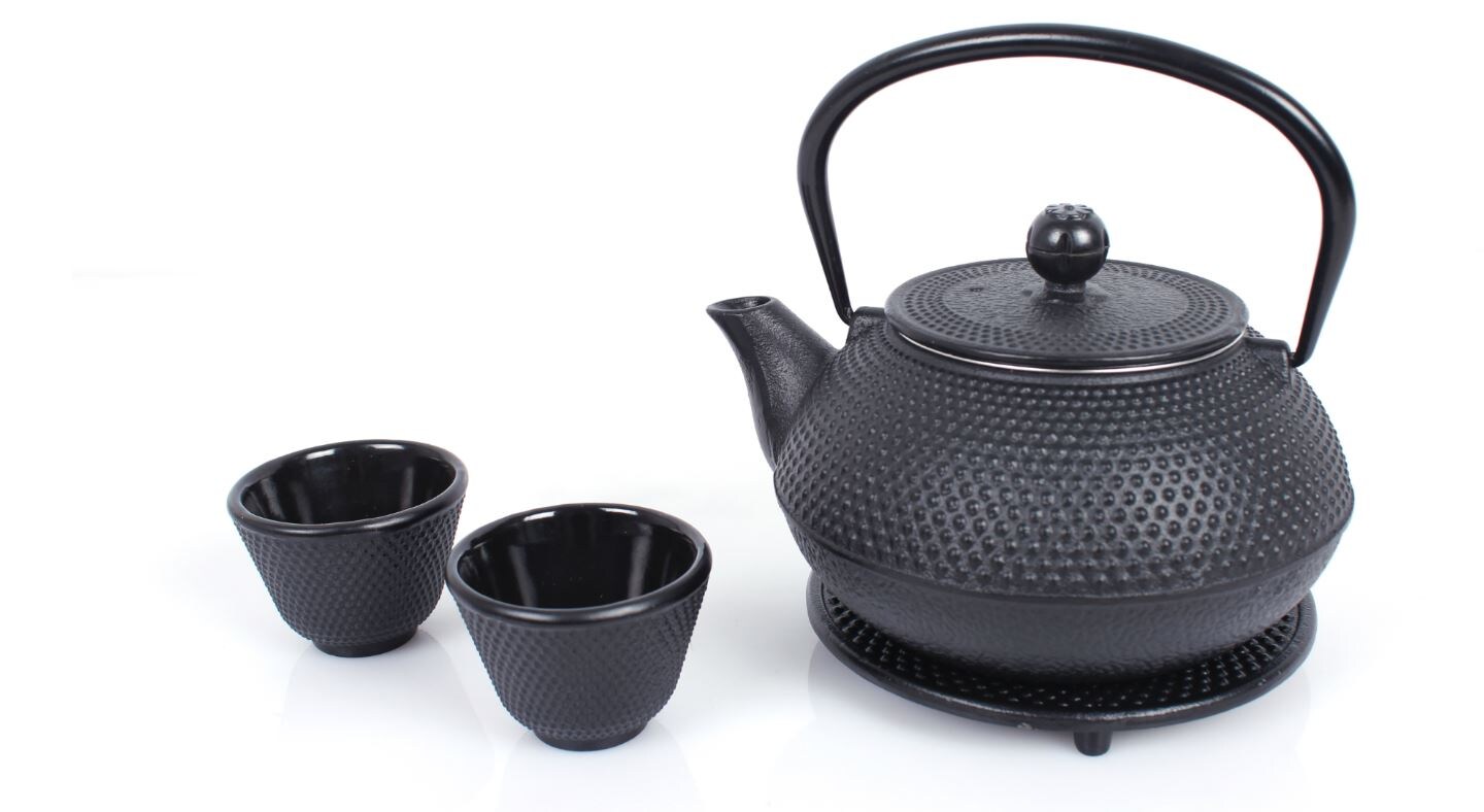 Teeservice aus Gusseisen schwarz