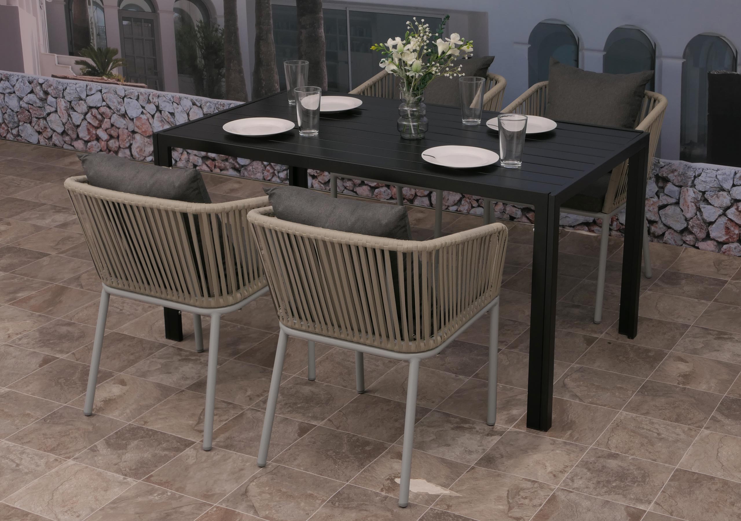 Gartengarnitur MCW-N41, Tisch+4xStuhl, wetterfest Alu 140x80cm, Seilgeflecht Rope ~ grau, Kissen dunkelgrau 