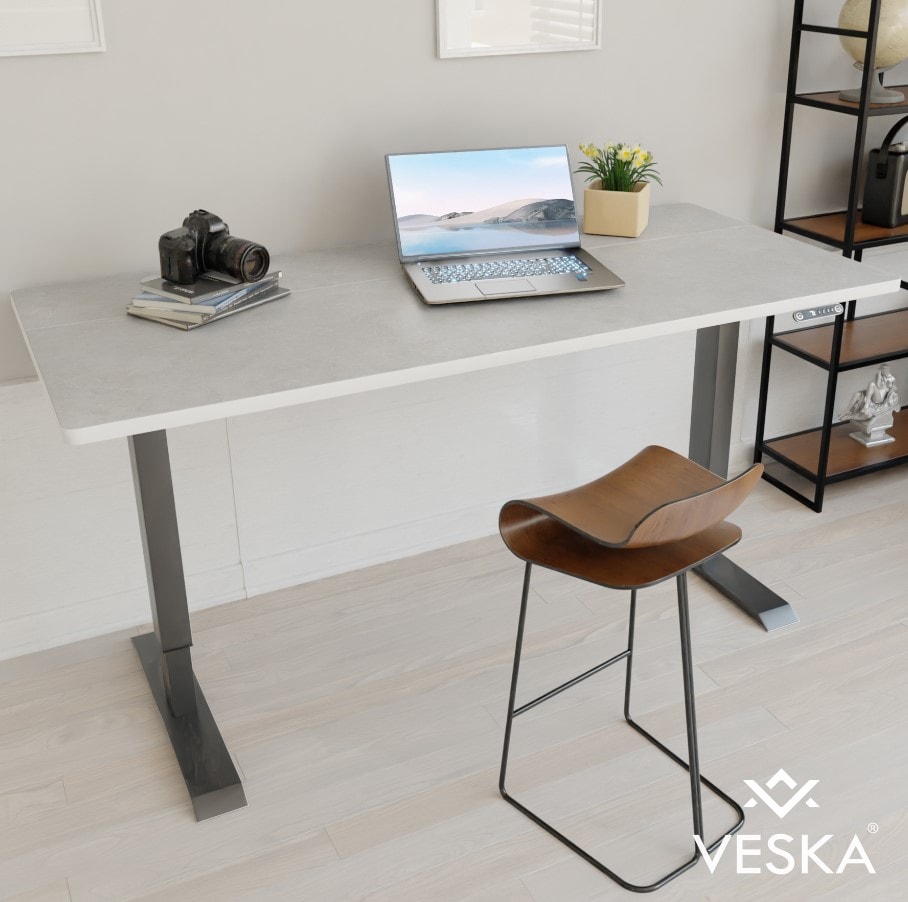 VESKA Höhenverstellbarer Schreibtisch (140 x 70 cm) - Sitz- & Stehpult - Bürotisch Elektrisch Höhenverstellbar mit Touchscreen & Stahlfüßen …