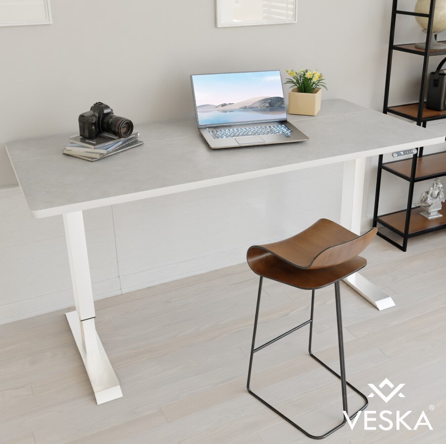 VESKA H&ouml;henverstellbarer Schreibtisch (140 x 70 cm) - Sitz- & Stehpult - B&uuml;rotisch Elektrisch H&ouml;henverstellbar mit Touchscreen & Stahlf&uuml;&szlig;en - Weiss/Anthrazit hell 