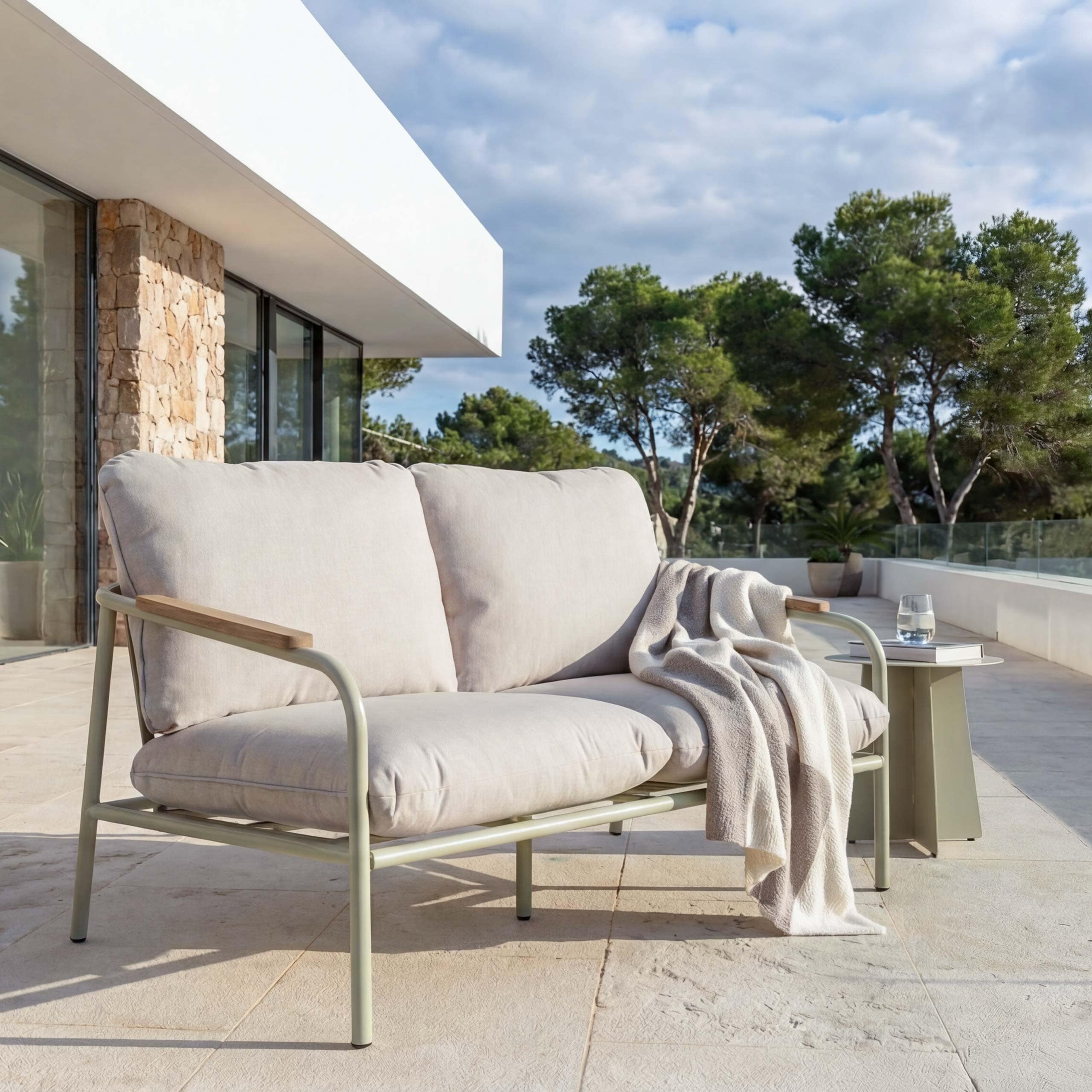 Aluminium-Gartenbank MCW-O11, Outdoor 2-Sitzer Sitzbank Sofa, Olefin Stoff (205 g/m&sup2;) 125cm ~ hellgr&uuml;n Polster beige 