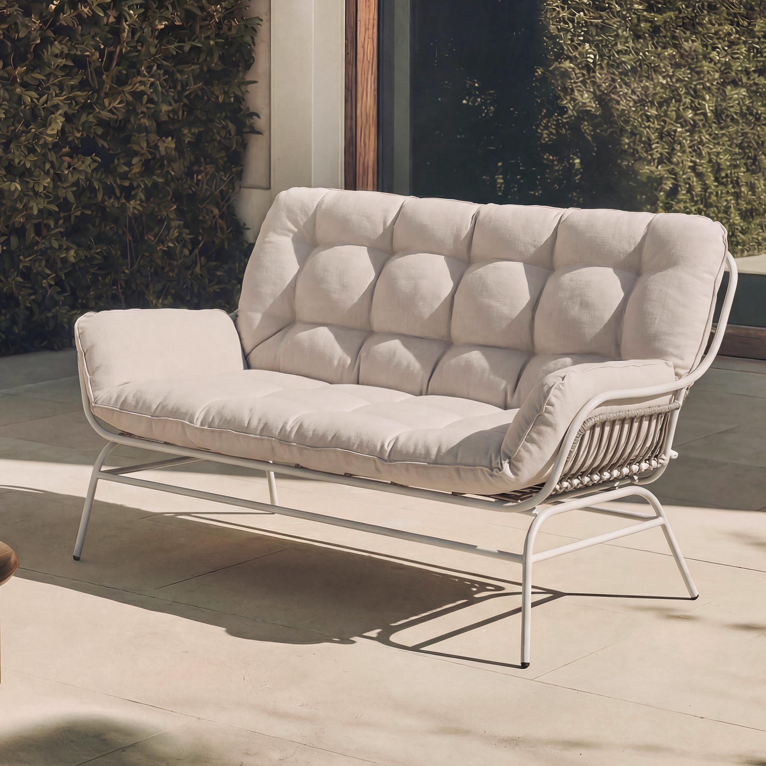 2er-Sofa MCW-P75, Gartensofa Gartenbank Couch 2-Sitzer, Stoff 220g/m&sup2; Poly-Rattan Metall ~ hellgrau, Polster beige 