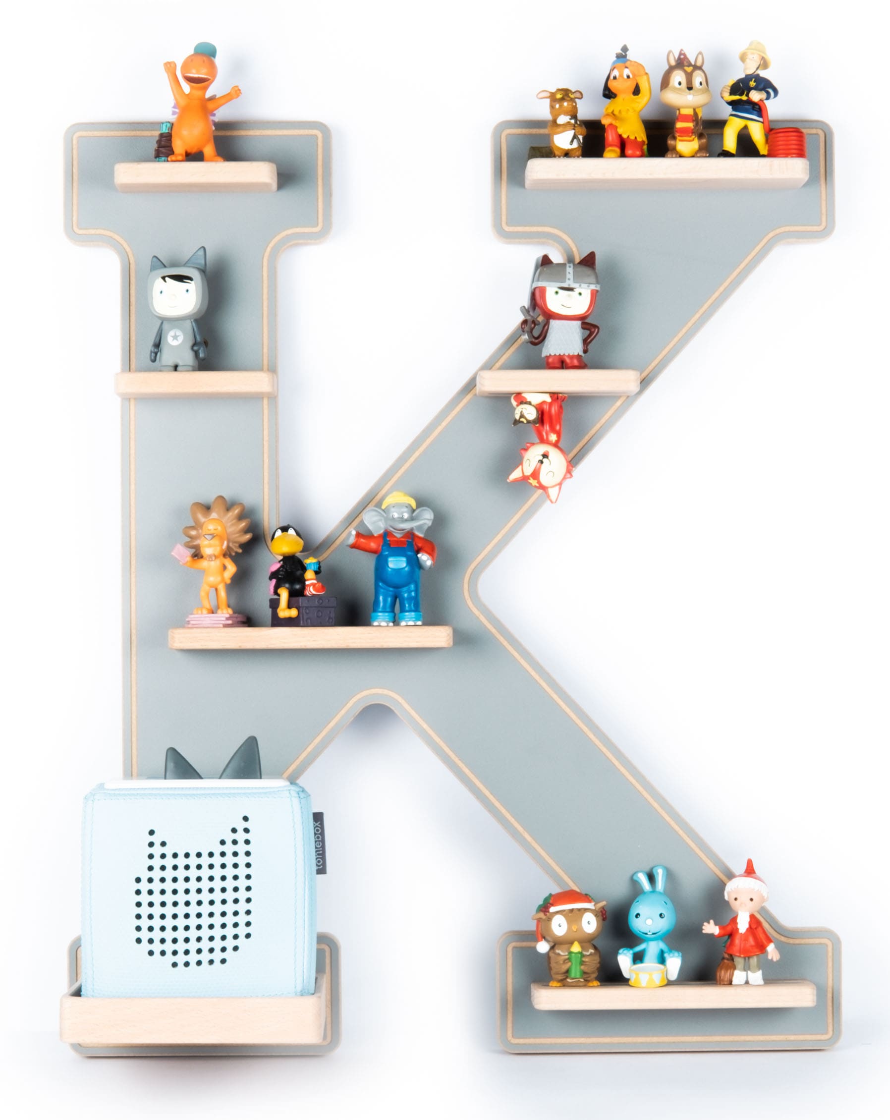 BOARTI Kinderregal Buchstabe K | h&auml;ngend f&uuml;r Toniebox und Tonie Figuren | platzsparendes Regal | H. 54 x B. 45 x T. 19 | Wandregal Musikbox Figuren Aufbewahrung mit Magneteins&auml;tzen | Aufbewahrungsregal Holz 