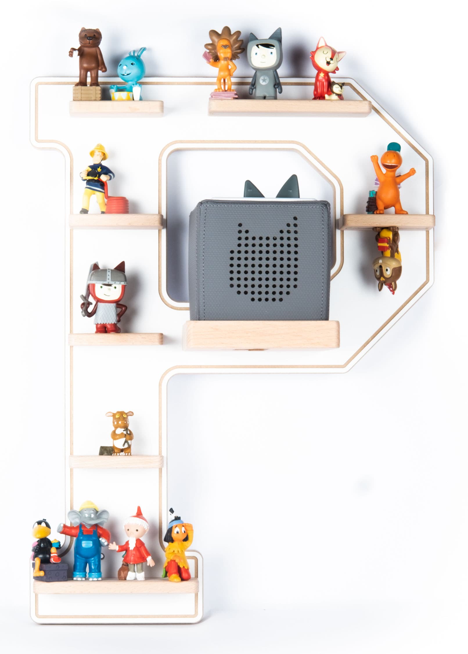 BOARTI Kinderregal Buchstabe P | h&auml;ngend f&uuml;r Toniebox und Tonie Figuren | platzsparendes Regal | H. 54 x B. 40 x T. 19 | Wandregal Musikbox und Figuren Aufbewahrung Magneteins&auml;tzen | Aufbewahrungsregal Holz 