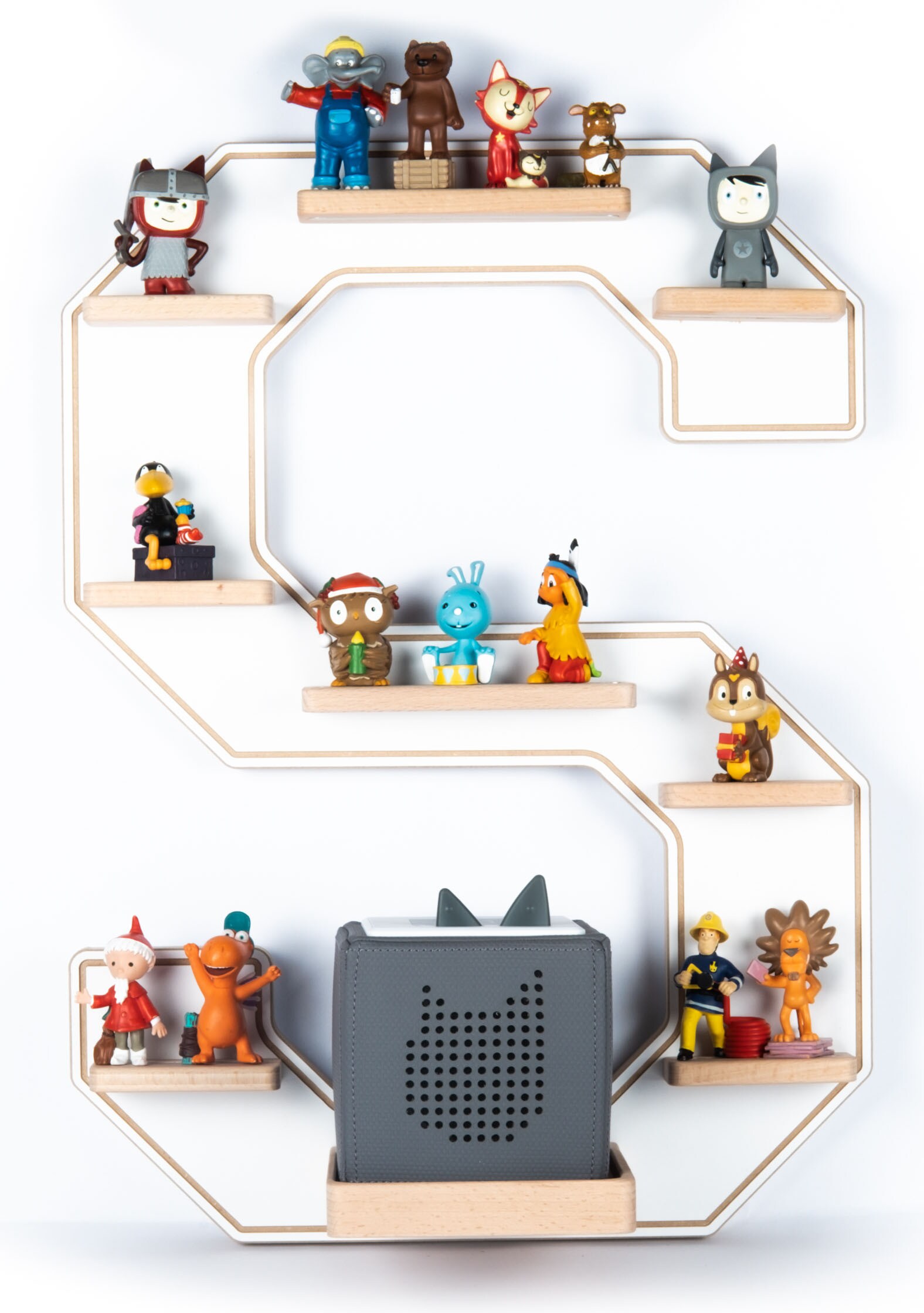 BOARTI Kinderregal Buchstabe S | h&auml;ngend f&uuml;r Toniebox und Tonie Figuren | platzsparendes Regal | H. 54 x B. 40 x T. 19 cm | Wandregal Musikbox Figuren Aufbewahrung Magneteins&auml;tzen | Aufbewahrungsregal Holz 