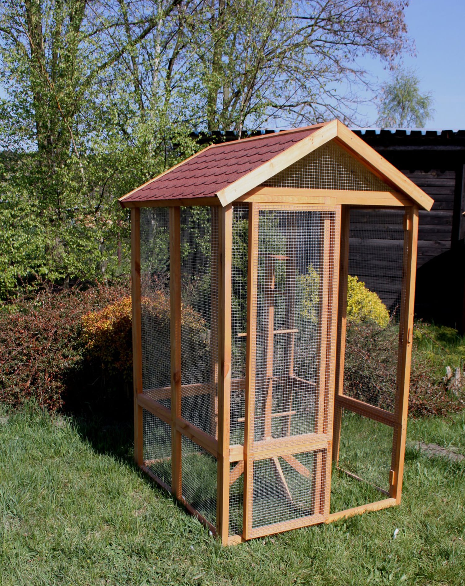 Promadino Voliere XXL mit roten Schindeln 