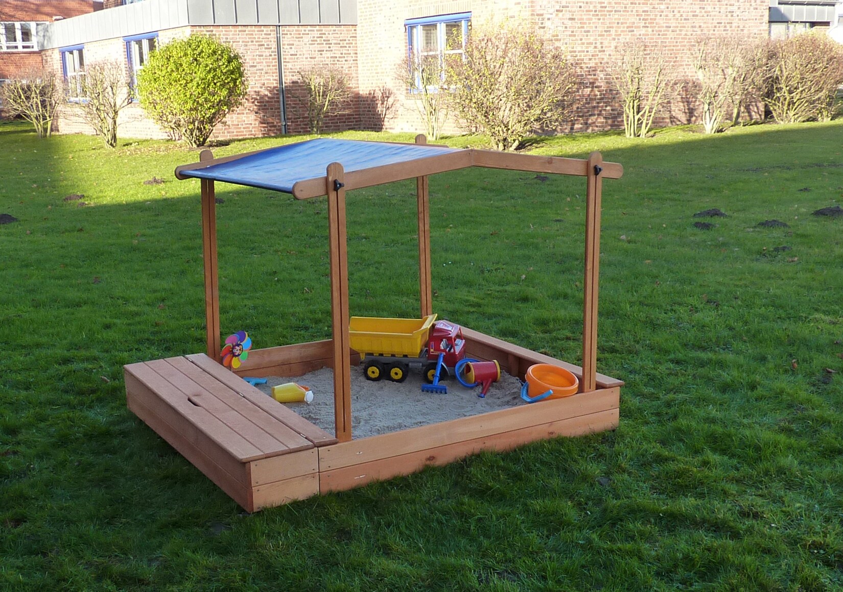 Sandkasten "MULTI"+Sitzbox+Sonnendach honigbraun