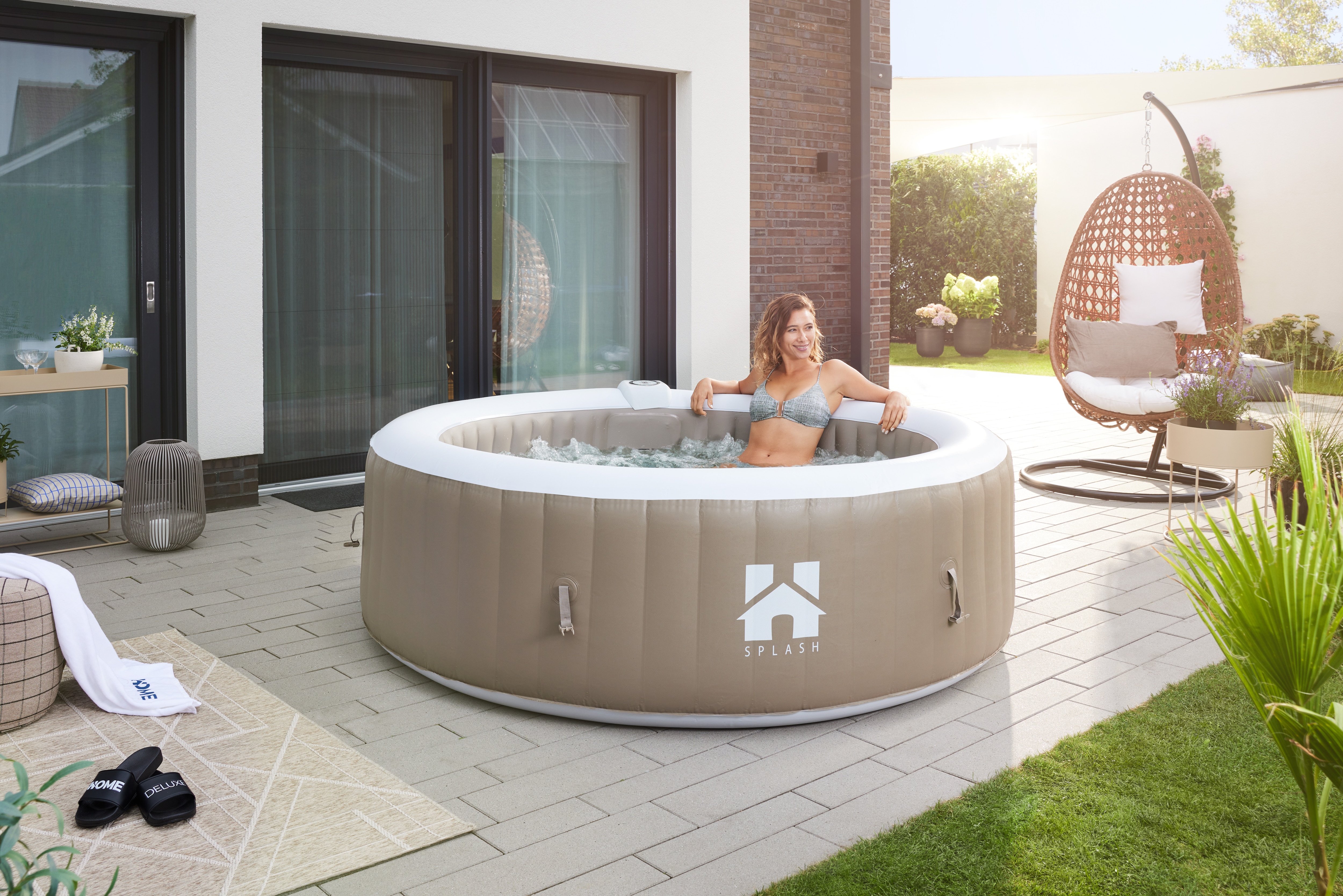 Outdoor Whirlpool SPLASH inkl. Abdeckung - &Oslash;208 cm 6 Personen Beige 