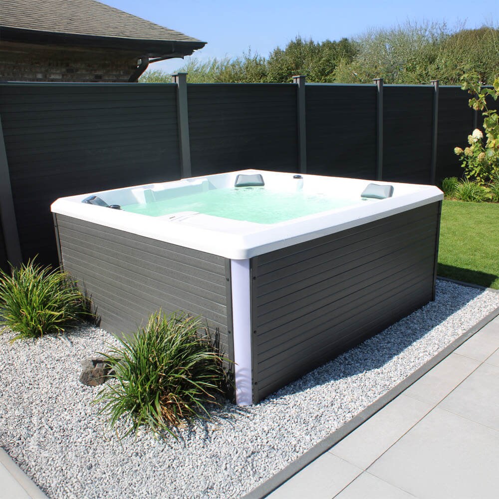 HOME DELUXE Outdoor Whirlpool mit Treppe und Thermoabdeckung STREAM BIG - 207 x 207 cm für 5 Personen