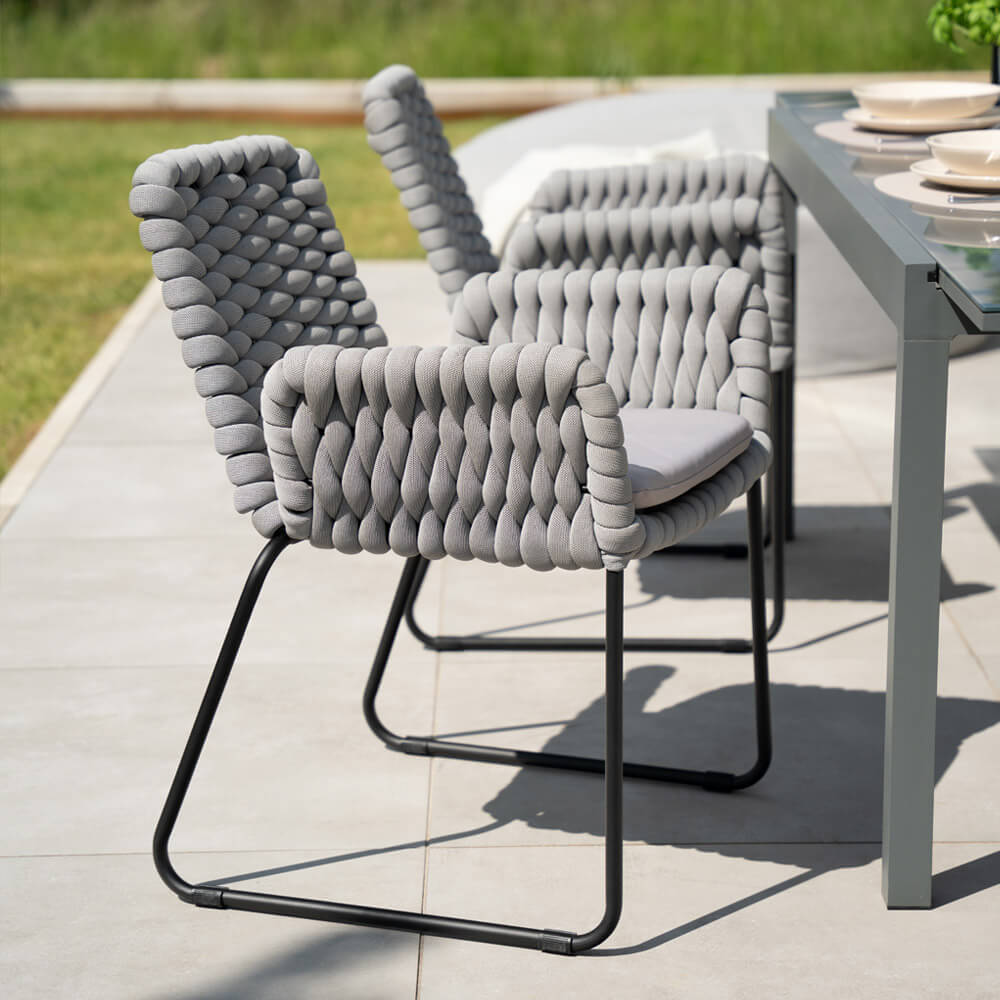 HOME DELUXE Gartenstuhl mit Armlehnen aus Seilgeflecht BALERO Hellgrau - 2er Set 
