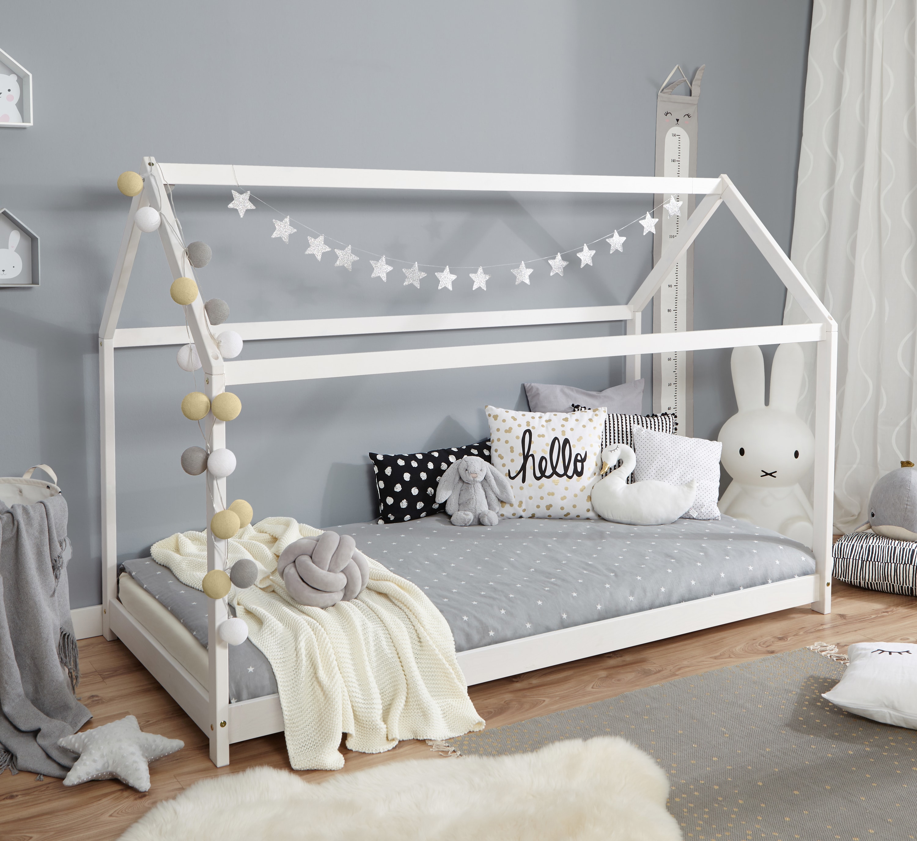 TiCAA Kinderbett "Jano" Hausbett inkl. Rollrost Massivholz Kiefer wei&szlig; 