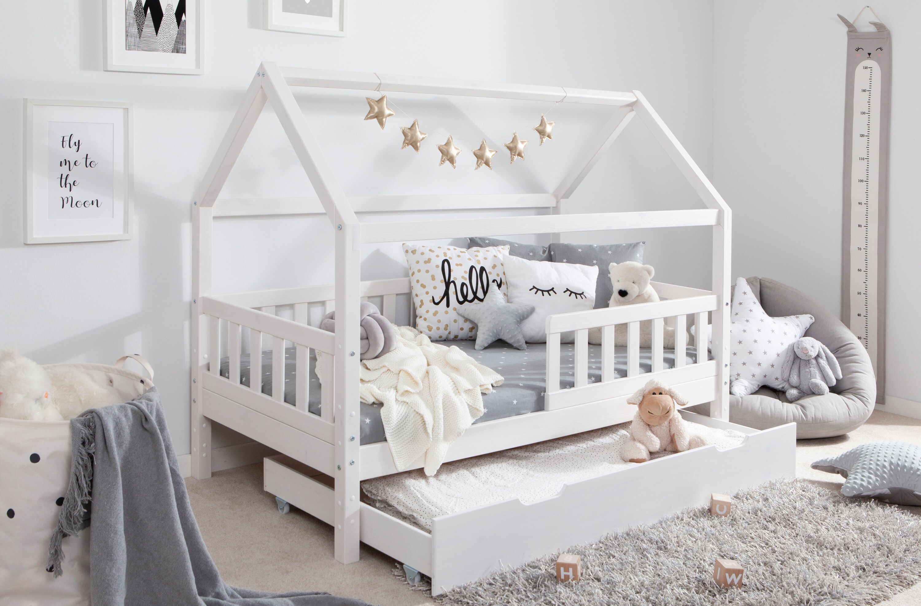 TiCAA Kinderbett Hausbett Montessori Kay 90x200, 100x200 cm, 120x200 cm, 140x200 f&uuml;r Jungen & M&auml;dchen mit  Schubladen, Rausfallschutz & Rolllattenrost - aus Kiefer Massivholz f&uuml;r Kinderzimmer 