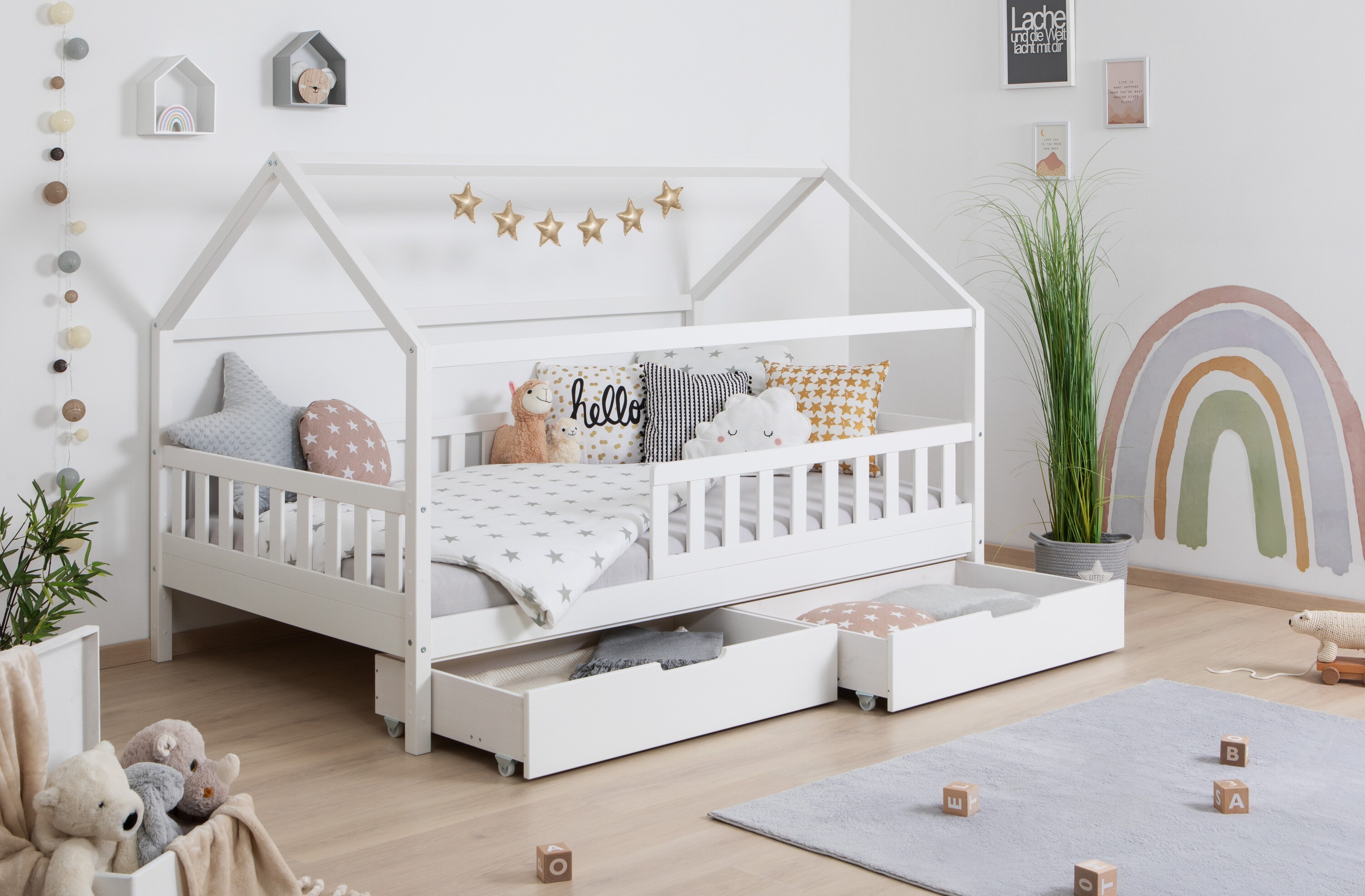 TiCAA Kinderbett Hausbett Montessori Kay 90x200, 100x200 cm, 120x200 cm, 140x200 f&uuml;r Jungen & M&auml;dchen mit  Schubladen, Rausfallschutz & Rolllattenrost - aus Kiefer Massivholz f&uuml;r Kinderzimmer 