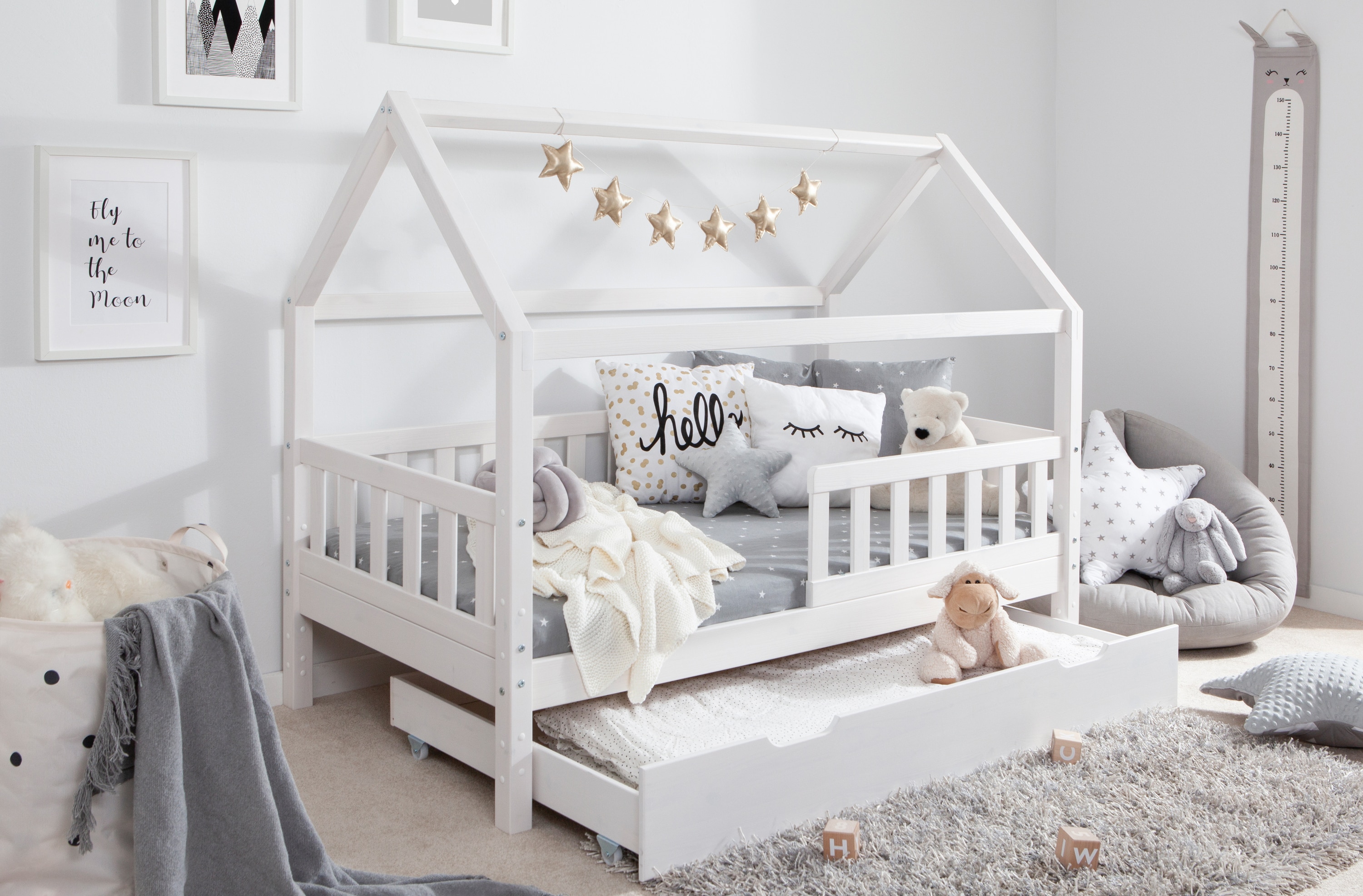 TiCAA Kinderbett Hausbett Montessori Kay 90x200, 100x200 cm, 120x200 cm, 140x200 f&uuml;r Jungen & M&auml;dchen mit  Schubladen, Rausfallschutz & Rolllattenrost - aus Kiefer Massivholz f&uuml;r Kinderzimmer 