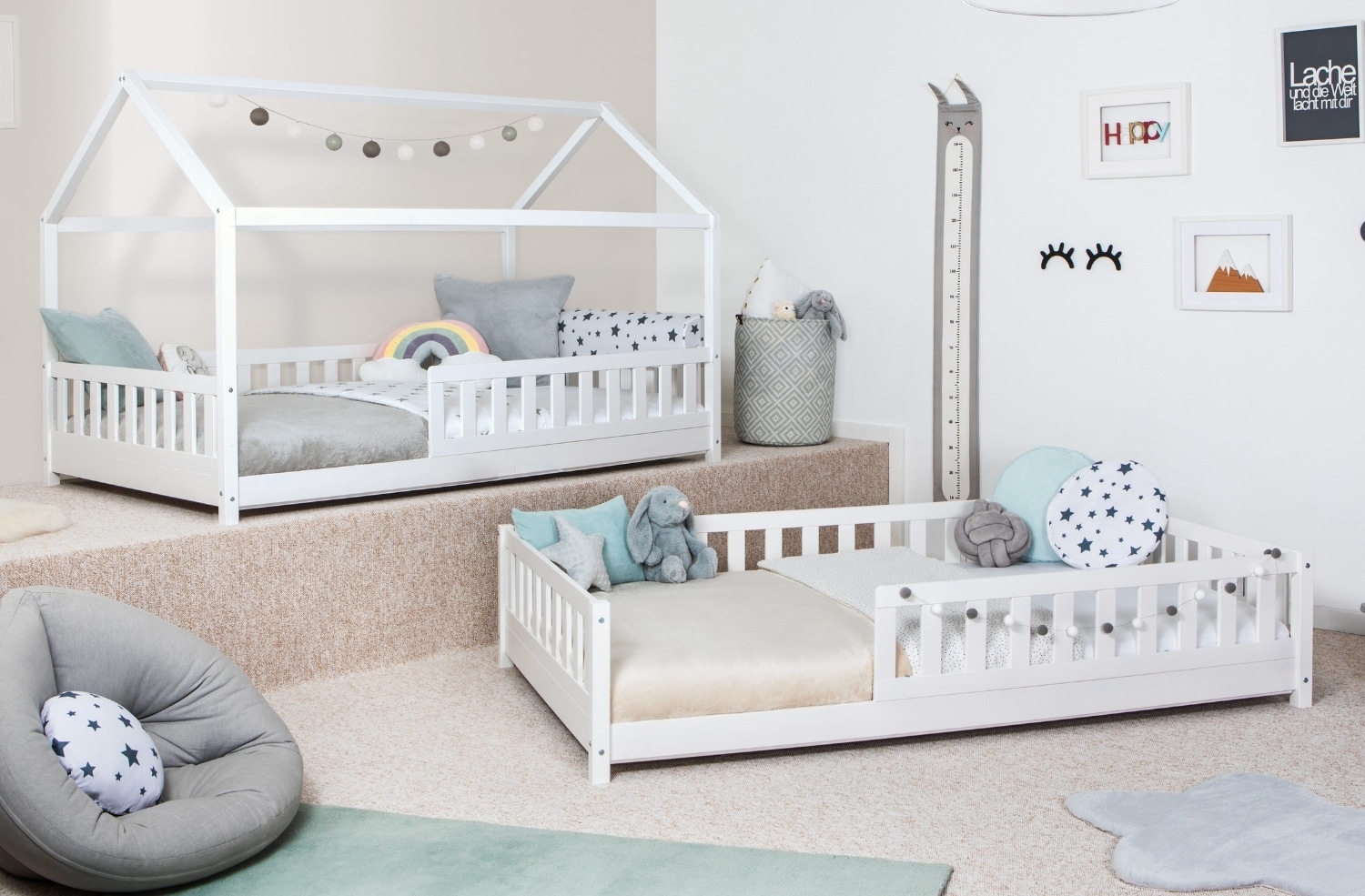 TiCAA 2 in 1 TiCAA Hausbett Bodenbett wandelbar mit abnehmbaren Dach Duo  90x200 cm, 100x200 cm, 120x200 cm, 140x200 f&uuml;r Jungen & M&auml;dchen, inkl. Rolllattenrost, Rausfallschutz variabel, Montessori  Bett wei&szlig; aus Kiefer Massivholz 