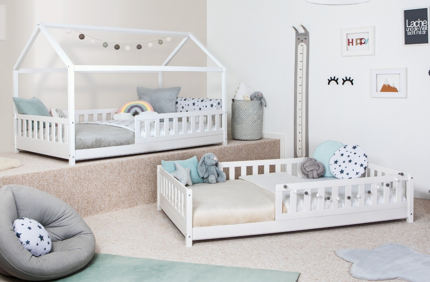 TiCAA 2 in 1 TiCAA Hausbett Bodenbett wandelbar mit abnehmbaren Dach Duo  90x200 cm, 100x200 cm, 120x200 cm, 140x200 f&uuml;r Jungen & M&auml;dchen, inkl. Rolllattenrost, Rausfallschutz variabel, Montessori  Bett wei&szlig; aus Kiefer Massivholz 