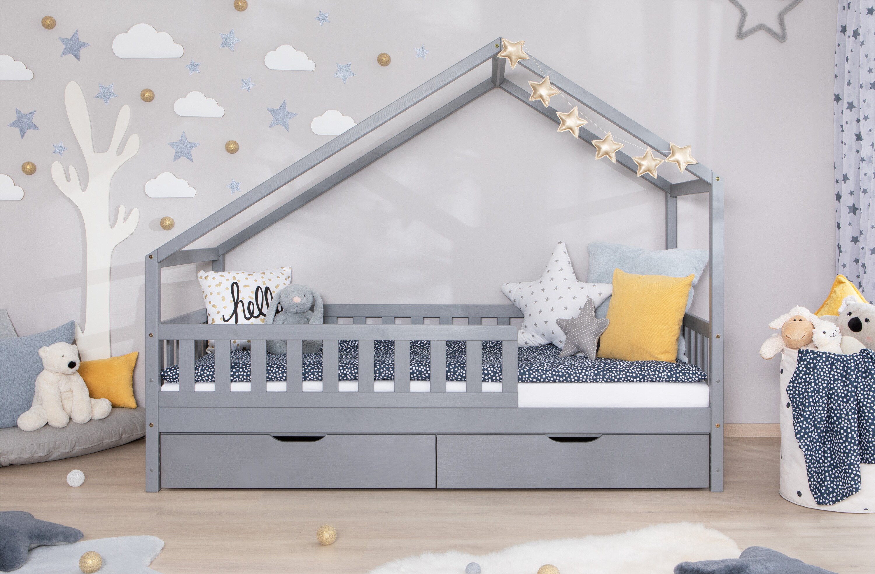 TiCAA TiCAA Hausbett Bodenbett wandelbar mit asymmetrischem Dach "Lou" 90/100/120/140x200 cm f&uuml;r Jungen & M&auml;dchen, inkl. Rolllattenrost, Schubladen & Rausfallschutz, Montessori Bett aus Kiefer Massivholz 