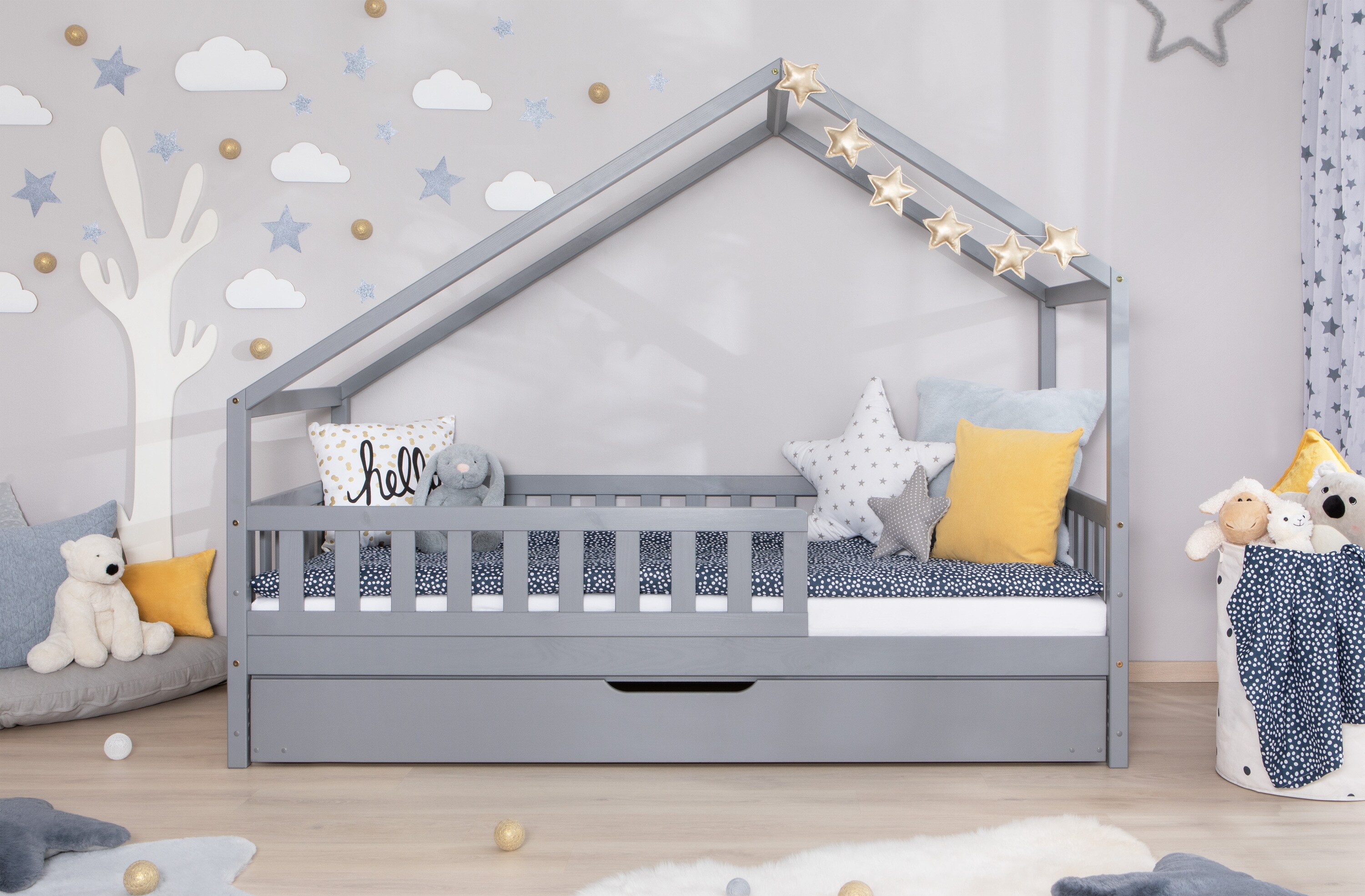 TiCAA TiCAA Hausbett Bodenbett wandelbar mit asymmetrischem "Lou" 90/100/120/140x200 cm f&uuml;r Jungen & M&auml;dchen, inkl. Rolllattenrost, Zusatzbett & Rausfallschutz, Montessori Bett aus Kiefer Massivholz 