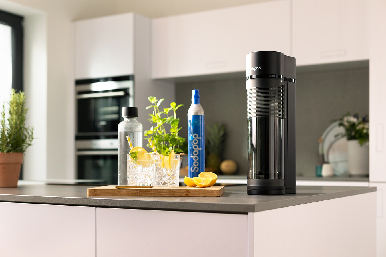 SODAPOP Wassersprudler Logan matt schwarz, 2x 850ml + 1x 600ml Glasflaschen + 1x CO² Zylinder bei Marktkauf online bestellen