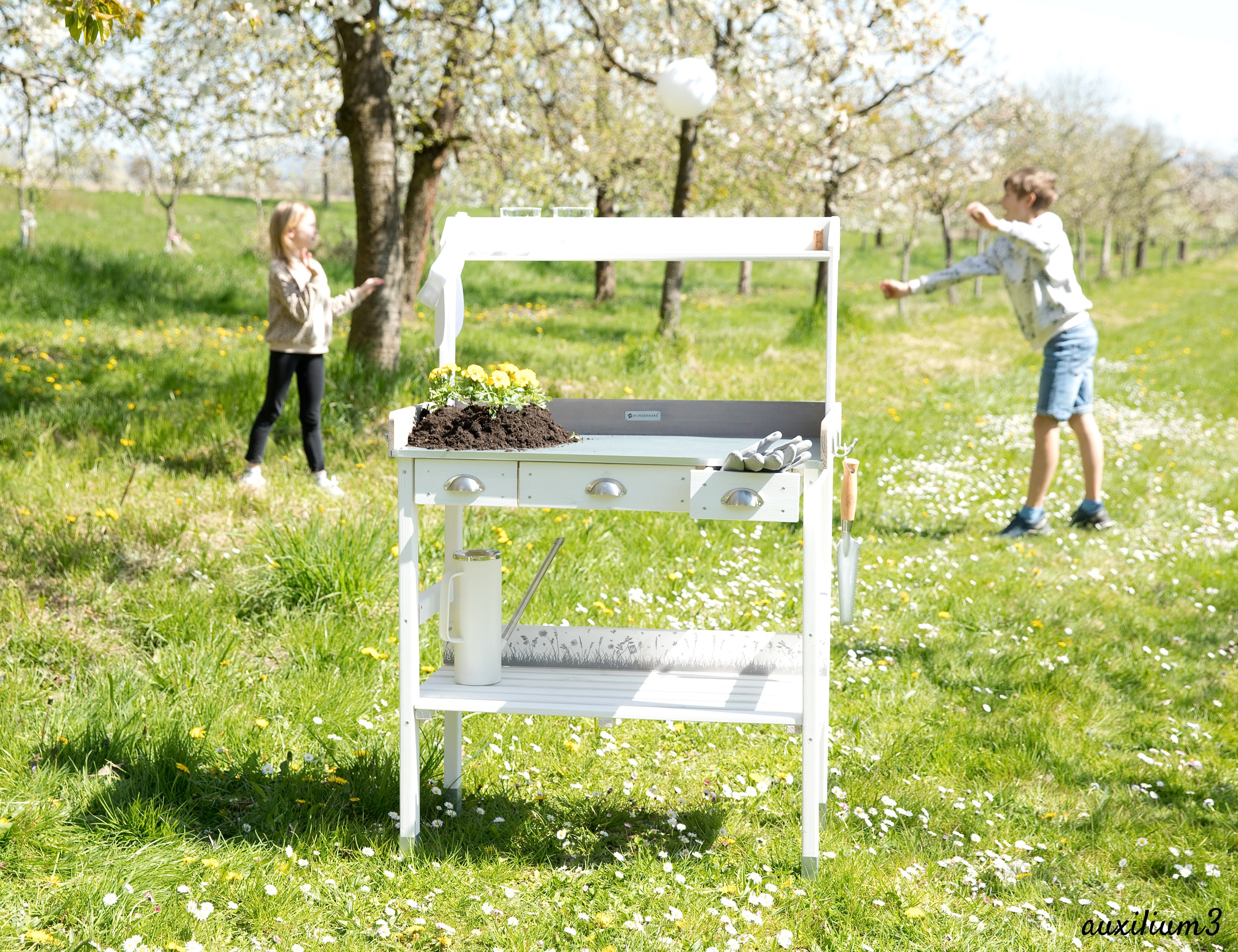 WONDERMAKE® Großer Pflanztisch weiß mit 3 Schubladen aus Holz wetterfest, Garten-Arbeitstisch XL für Outdoor draußen Balkon hochwertig, Gärtnertisch, 85 x 45 x 130 cm, weiß grau bei Marktkauf online bestellen