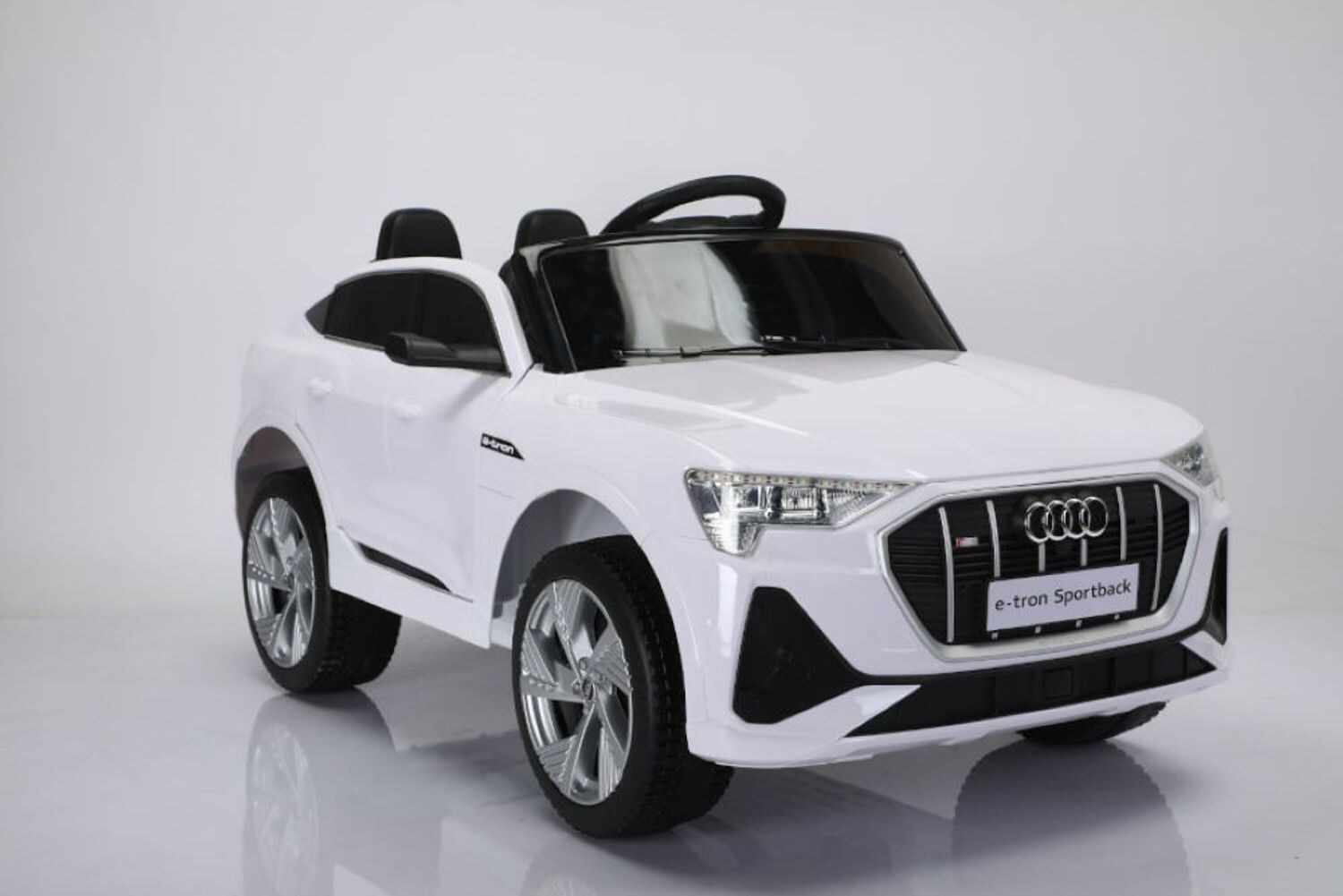 Kinder Elektroauto Audi E-Tron Sportback, Stoßdämpfer, Fernbedienung weiß