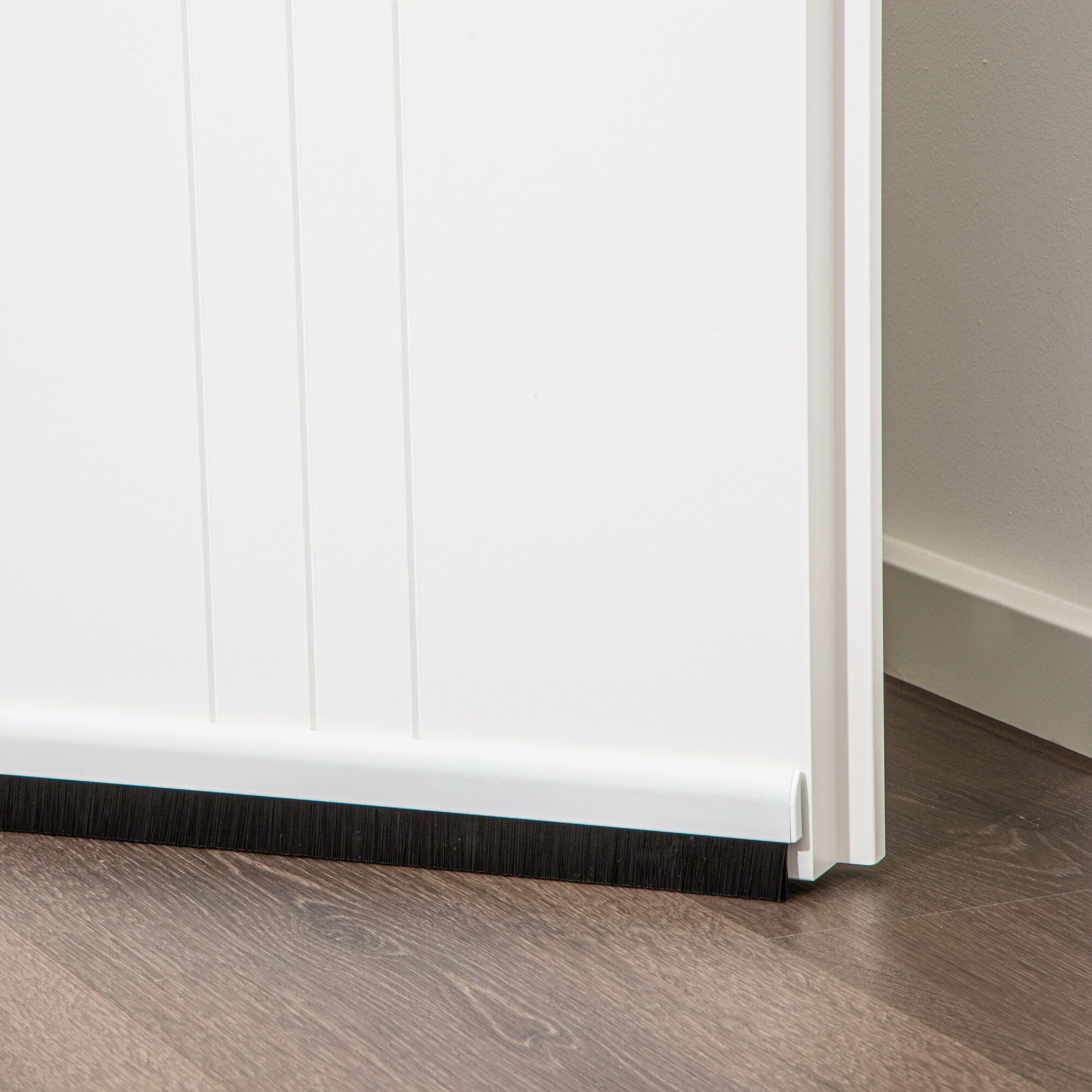 T&uuml;rleiste mit B&uuml;rste 