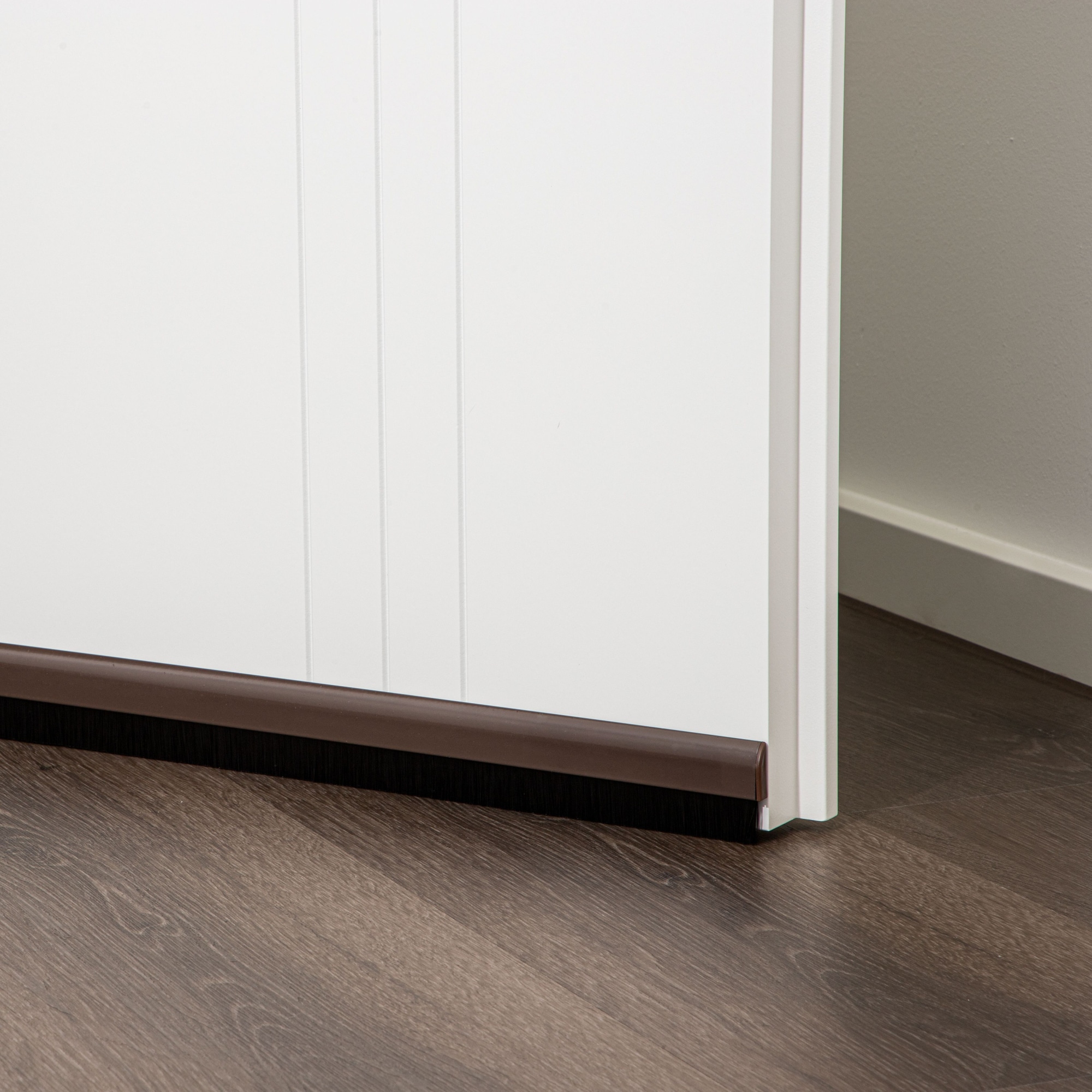 T&uuml;rleiste mit B&uuml;rste 