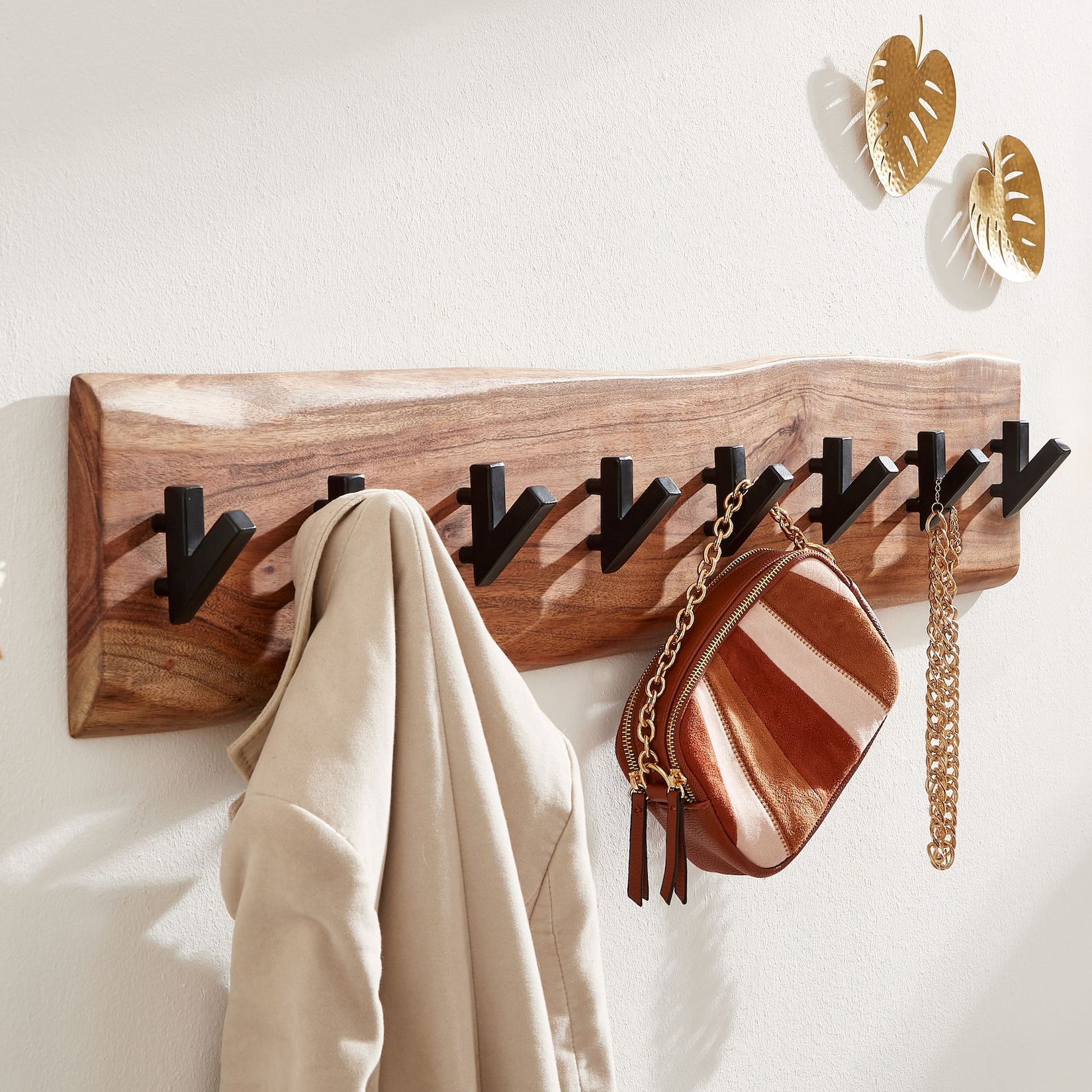 KADIMA DESIGN Massivholz und Metall Garderobe mit Baumkante, Rustikaler Flurgarderobe, 8 Haken für Jacken & Mäntel