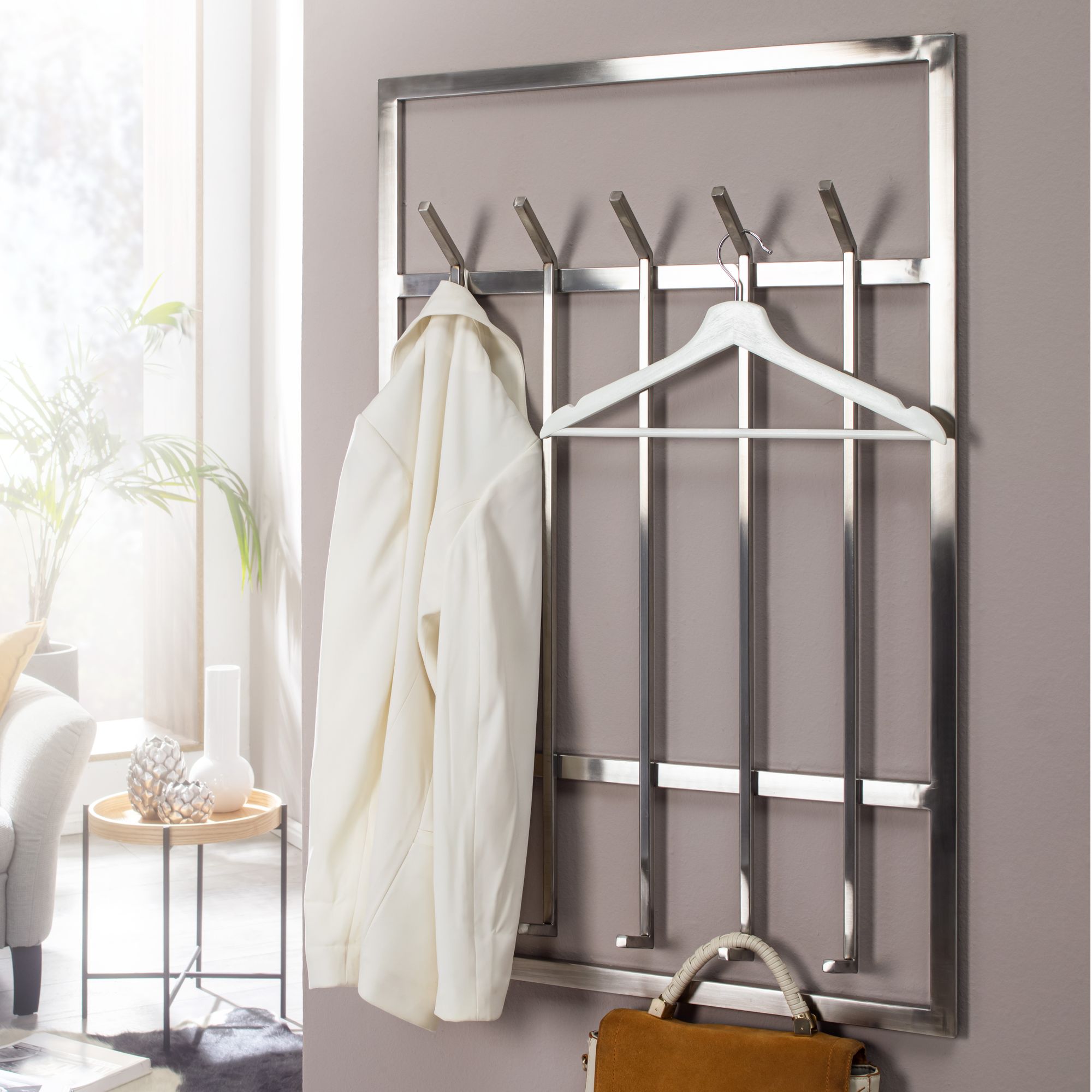 KADIMA DESIGN Silberne Metall-Wandgarderobe mit schlichtem Design, 60x100x7,5 cm, Stilvoll und funktional 