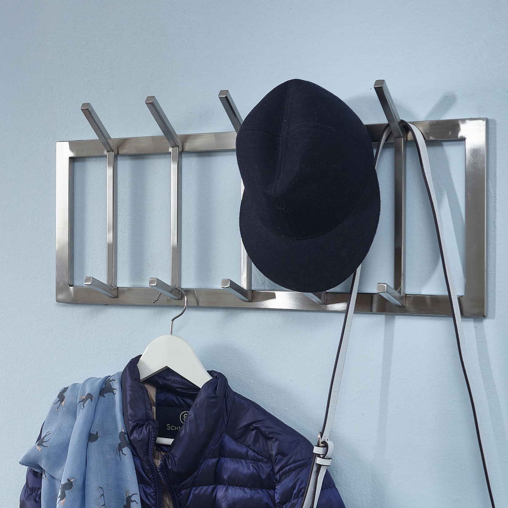 KADIMA DESIGN Wandgarderobe aus Metall, Elegante Kleiderhakenleiste mit 10 Haken für Jacken, Mäntel und Accessoires