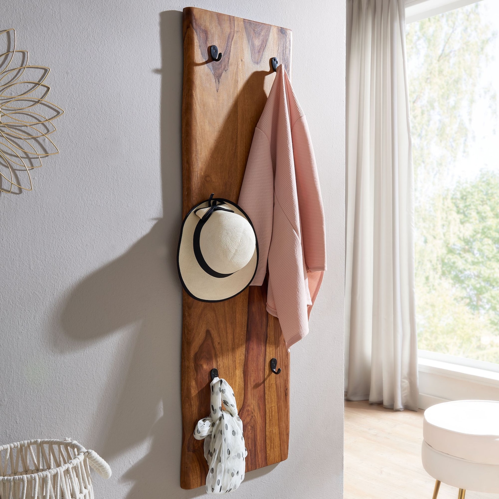 KADIMA DESIGN Wandgarderobe aus Sheesham Massivholz und Metall, Natürliche Baumkanten, 6 stabilen Haken