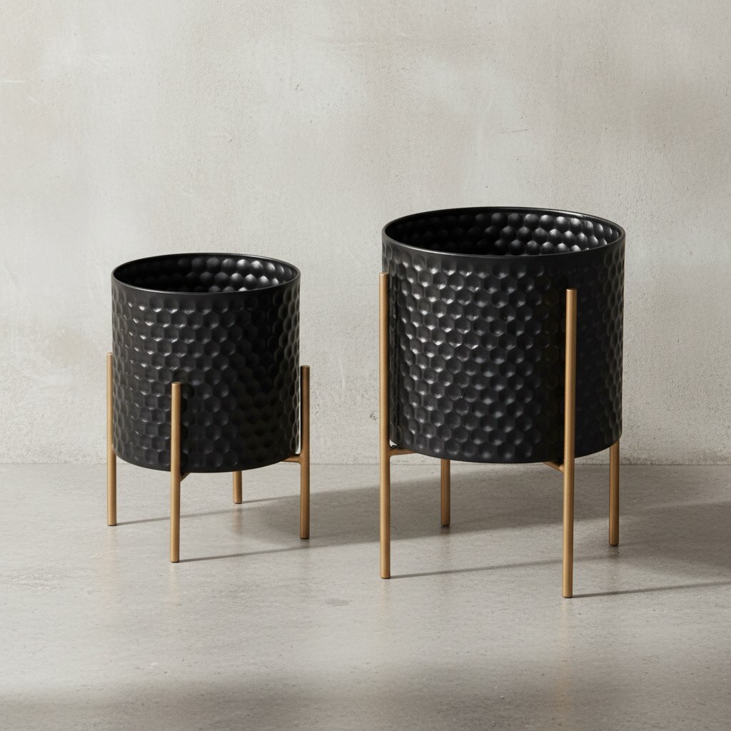 KADIMA DESIGN Schwarz-Goldene Metall-Blumentöpfe im 2er Set, Elegante Runde Pflanzkübel