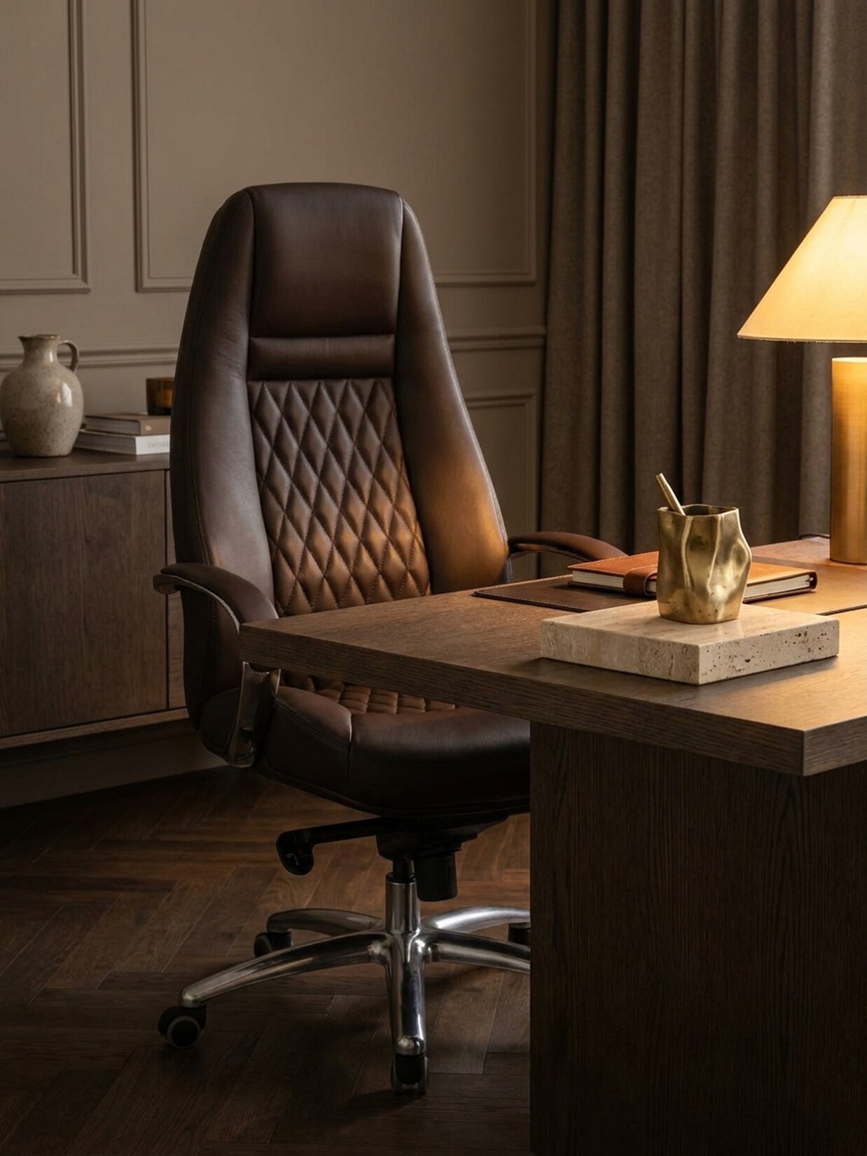 Bürostuhl Echtleder mit hoher Rückenlehne und Kopfstütze AUSTIN, Braun 70x68x130 cm