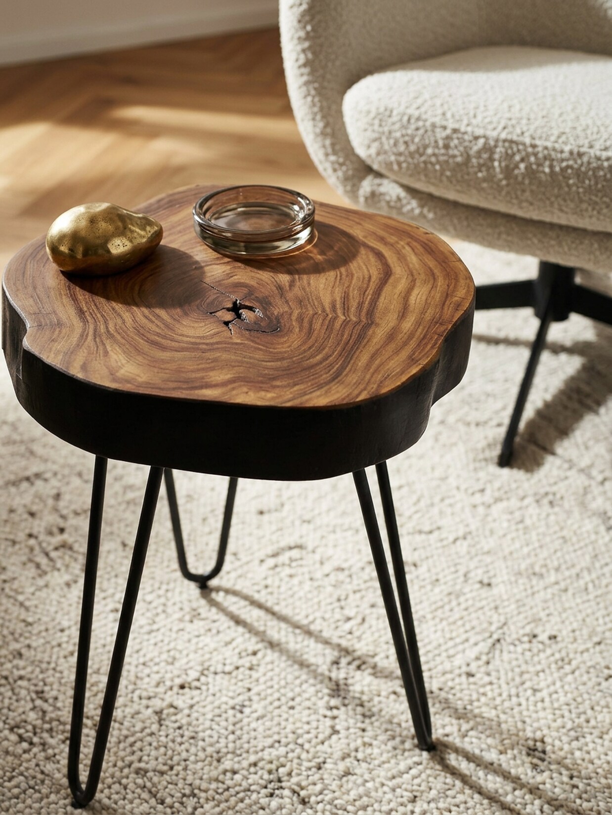 Beistelltisch Massivholz Rund Baumkante BAGLI, Dunkelbraun 35x35x46 cm