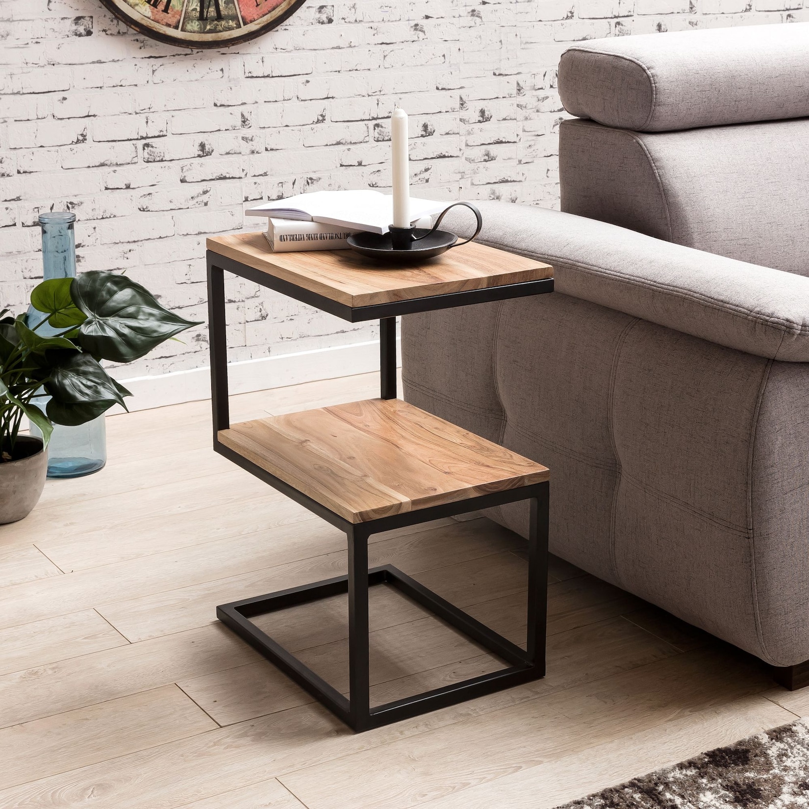 Beistelltisch Massivholz Metall S-Form Landhausstil AKOLA, Akazie 30x45x60 cm