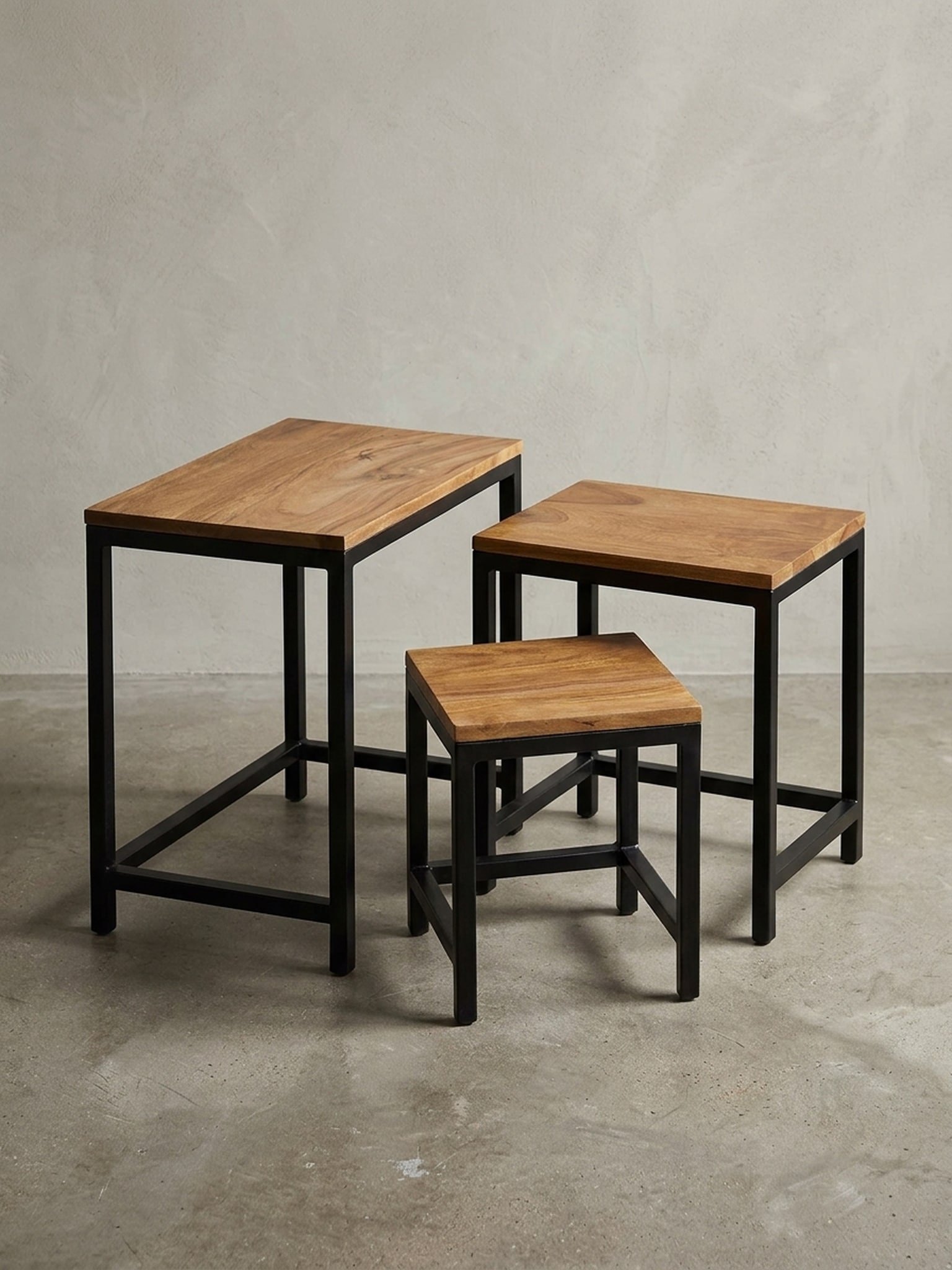 Beistelltisch Set &ndash; 3-teilig Massivholz Metallbeine Braun 