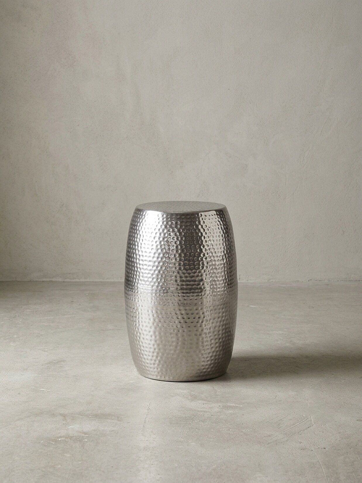 Beistelltisch – Rund Aluminium Silber Hammerschlag 30x49,5x30 cm orientalisch schmal