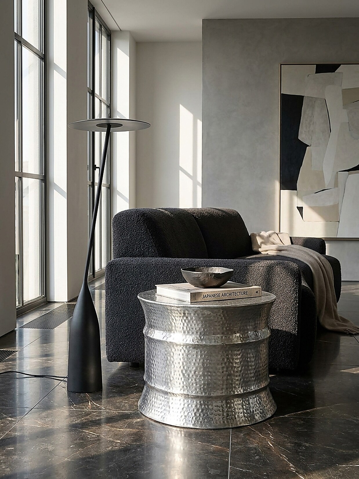 Couchtisch rund in Silber, Aluminium, orientalisches Design, 62x41x62cm