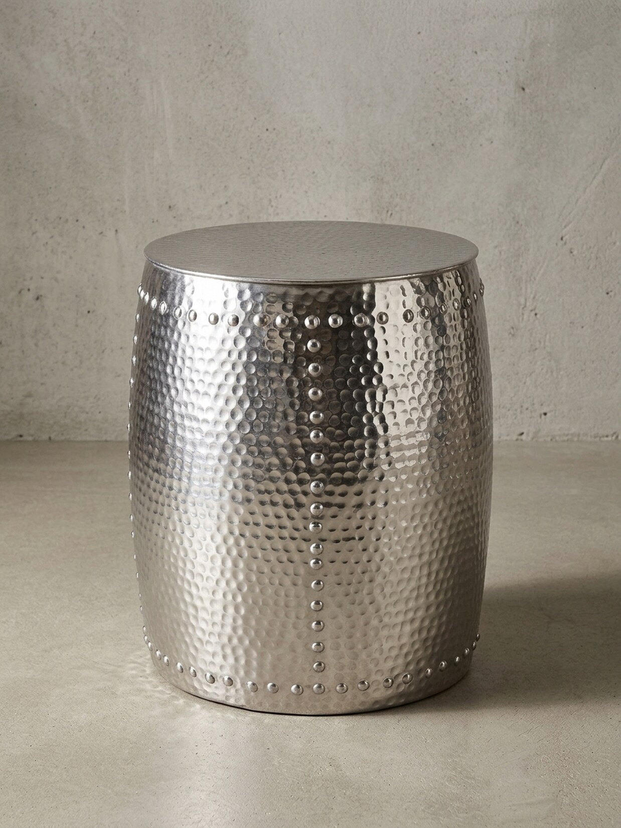 Beistelltisch – Rund Aluminium Silber Hammerschlag 42x49x42 cm orientalisch klein