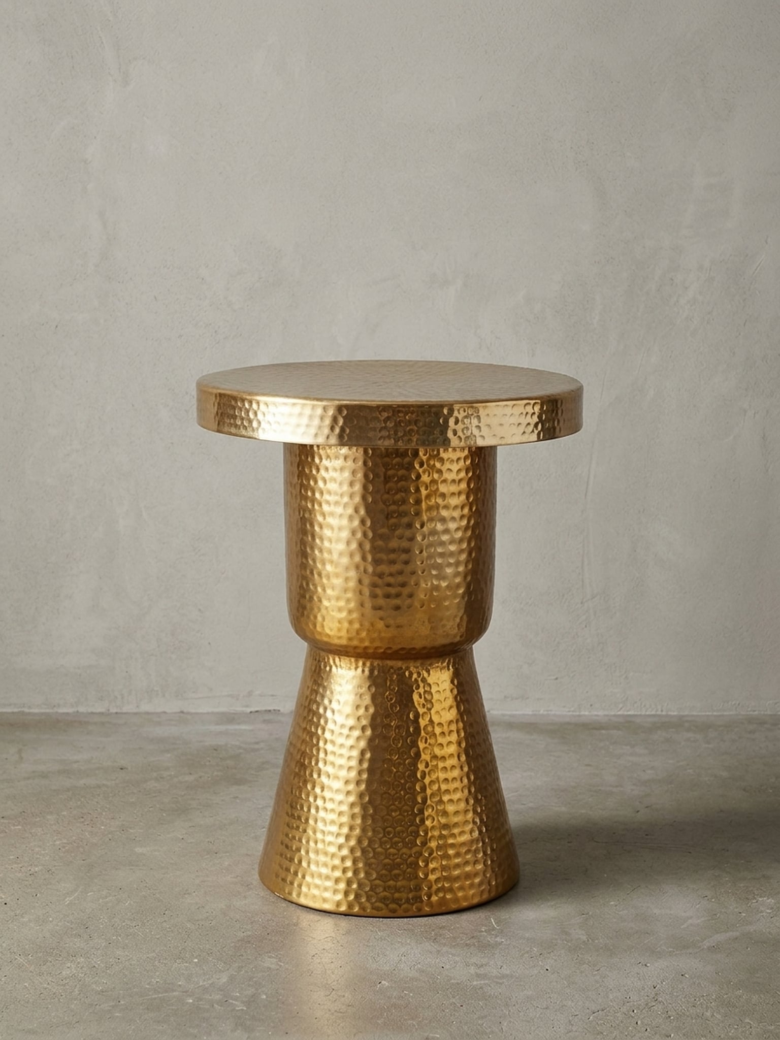 Beistelltisch &ndash; Rund Aluminium Gold Hammerschlagoptik 43x59x43 cm orientalisch 