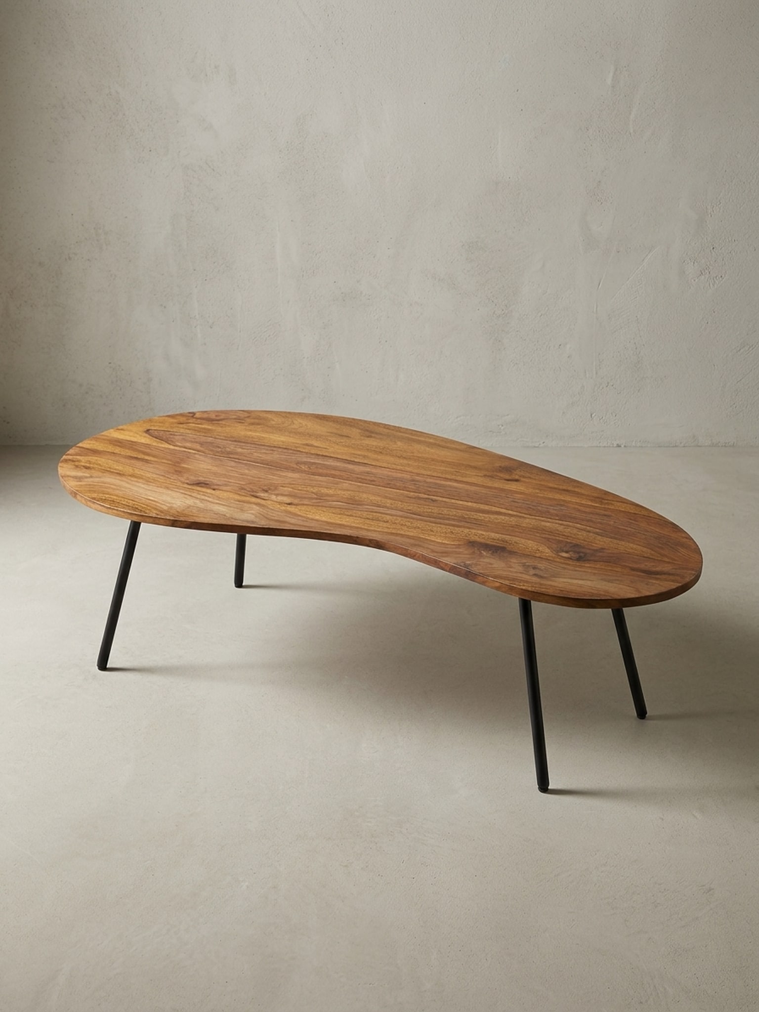 Couchtisch aus Massivholz &ndash; organische Form mit Metallbeinen, Dunkelbraun 63x122x36 cm 